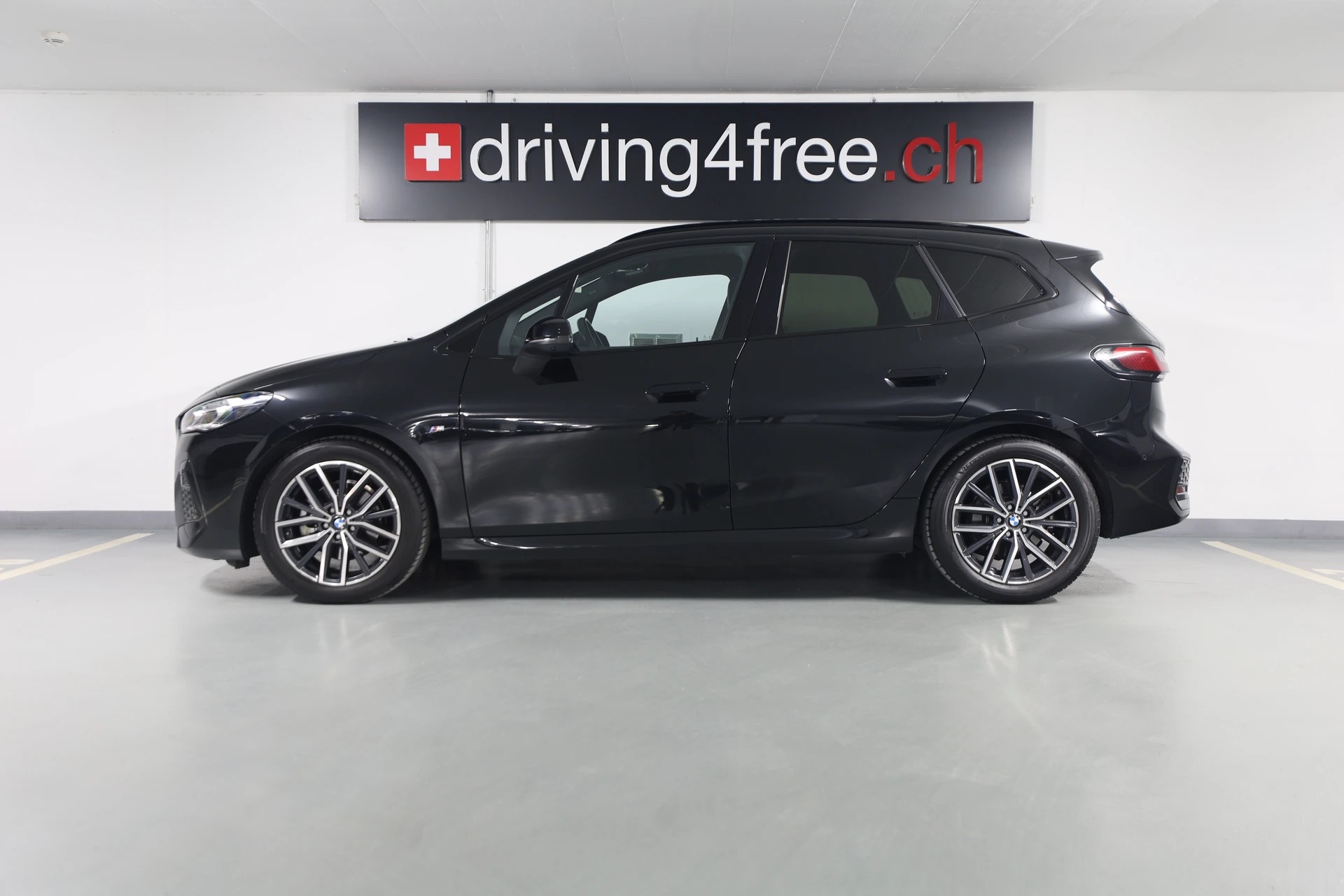 BMW 218d Active Tourer M Sport DKG-showroom-element-1