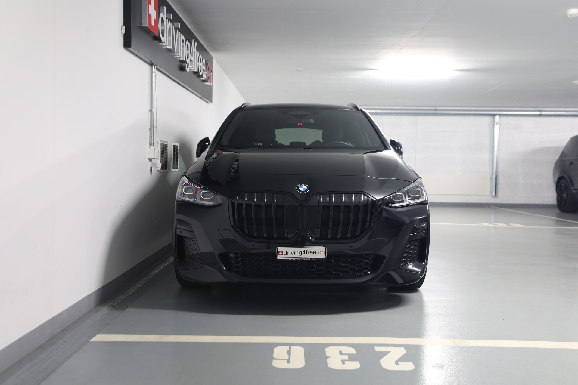 BMW 218d Active Tourer M Sport DKG-showroom-element-3