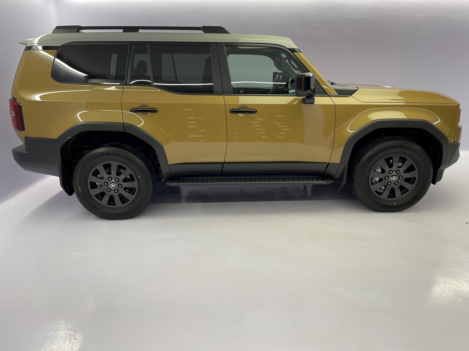 TOYOTA Land Cruiser 2.8 D 230 First Edition AWD-showroom-element-2