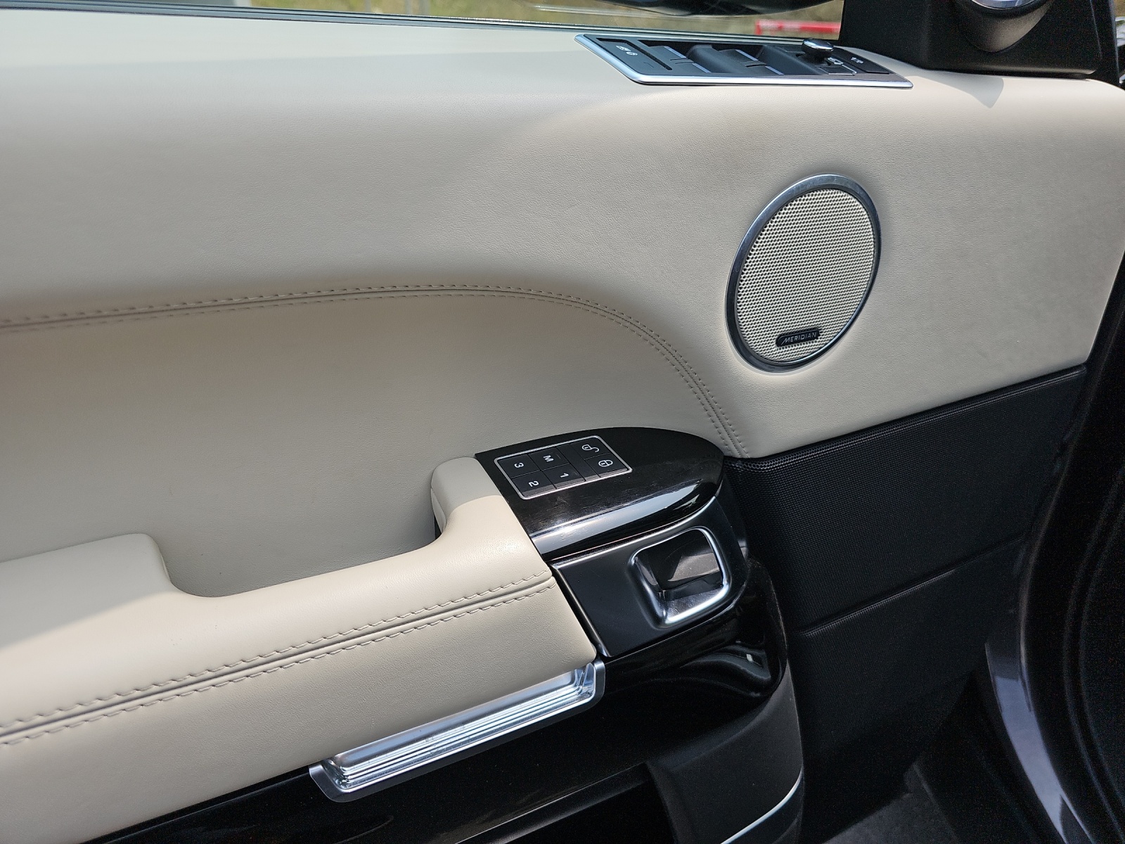 LAND ROVER Range Rover LWB 5.0 V8 SC Autobiography Automatic-image-23