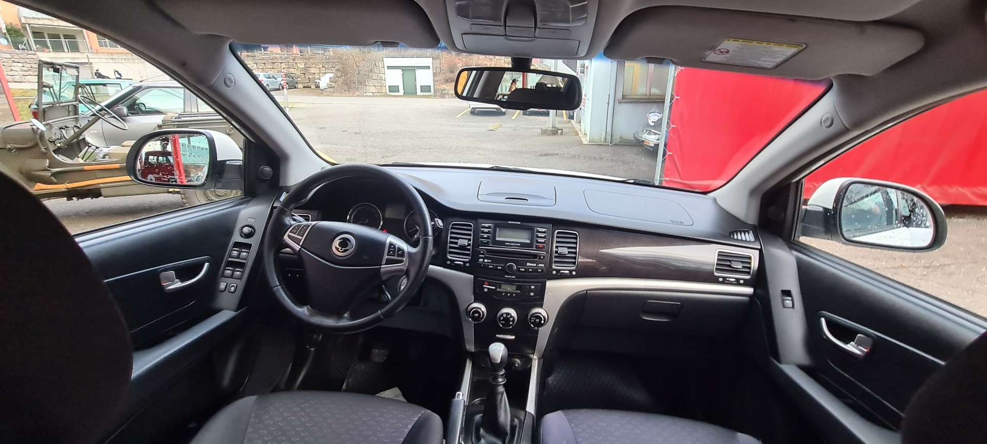 KGM-SsangYong Korando 2.0i Sapphire 4WD-image-10