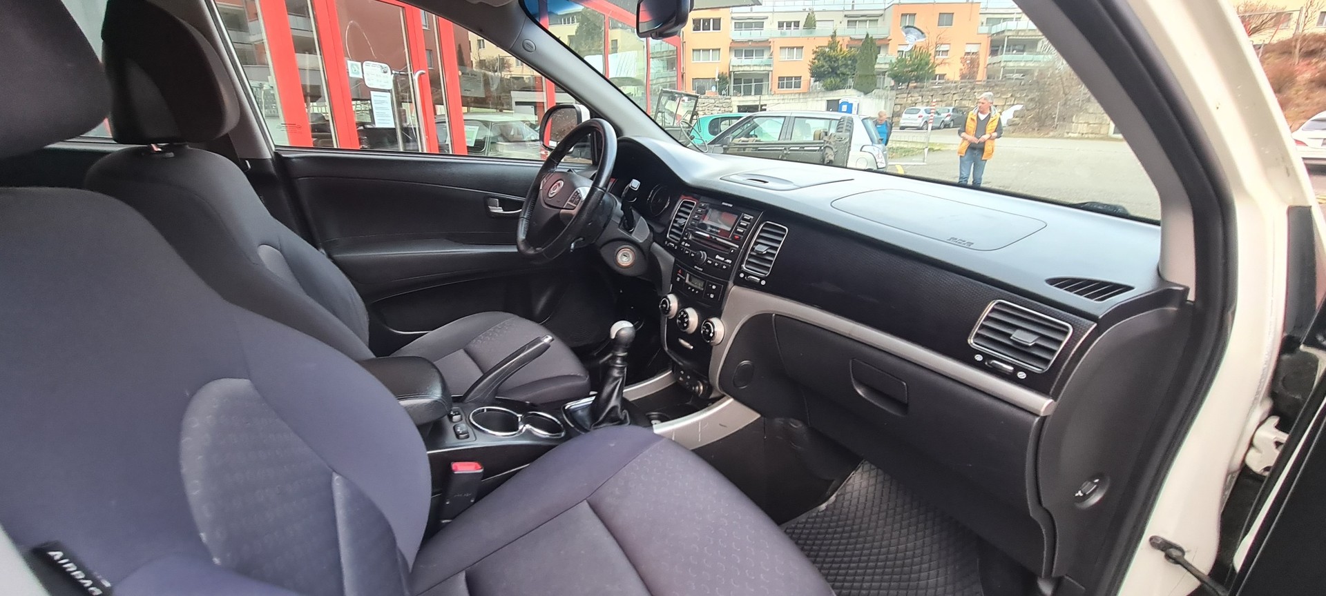KGM-SsangYong Korando 2.0i Sapphire 4WD-image-8