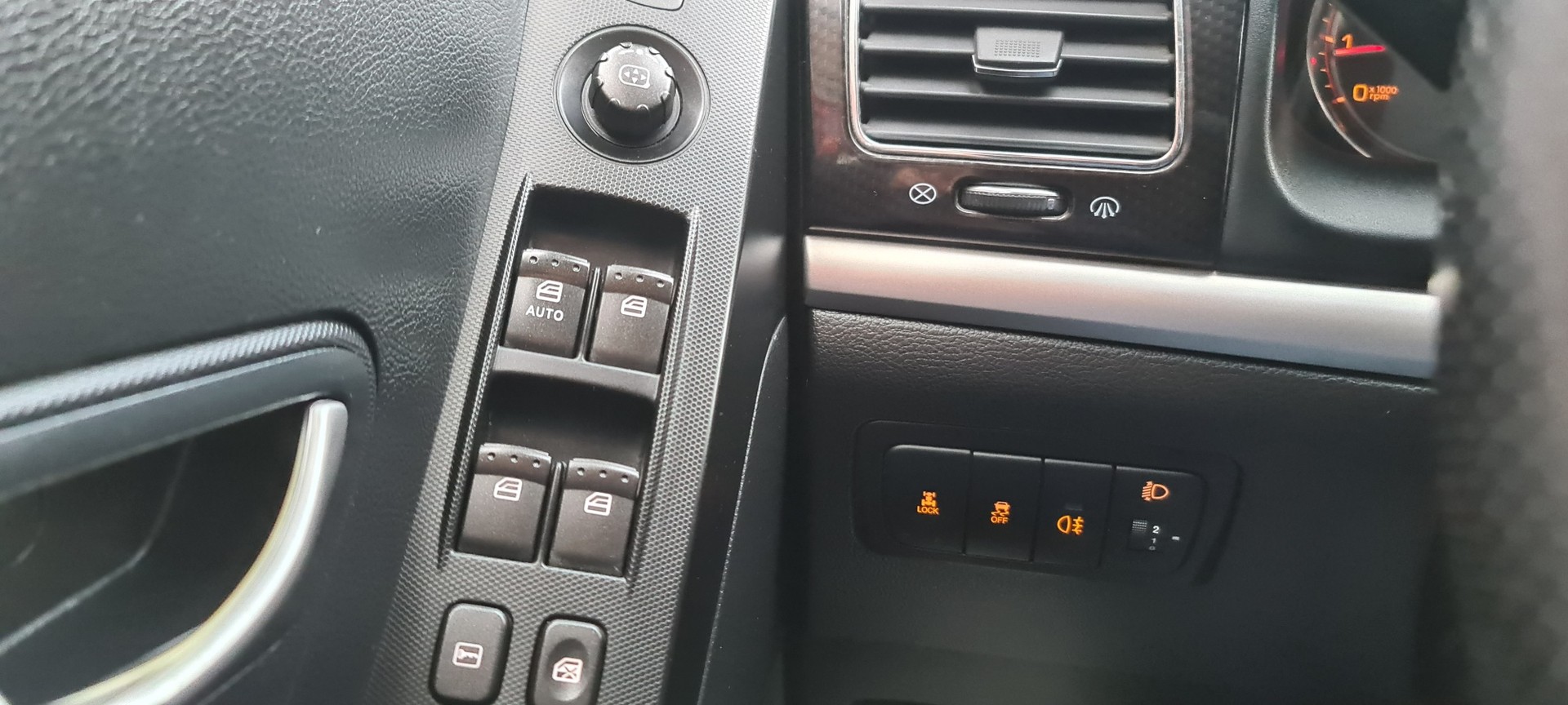 KGM-SsangYong Korando 2.0i Sapphire 4WD-image-22