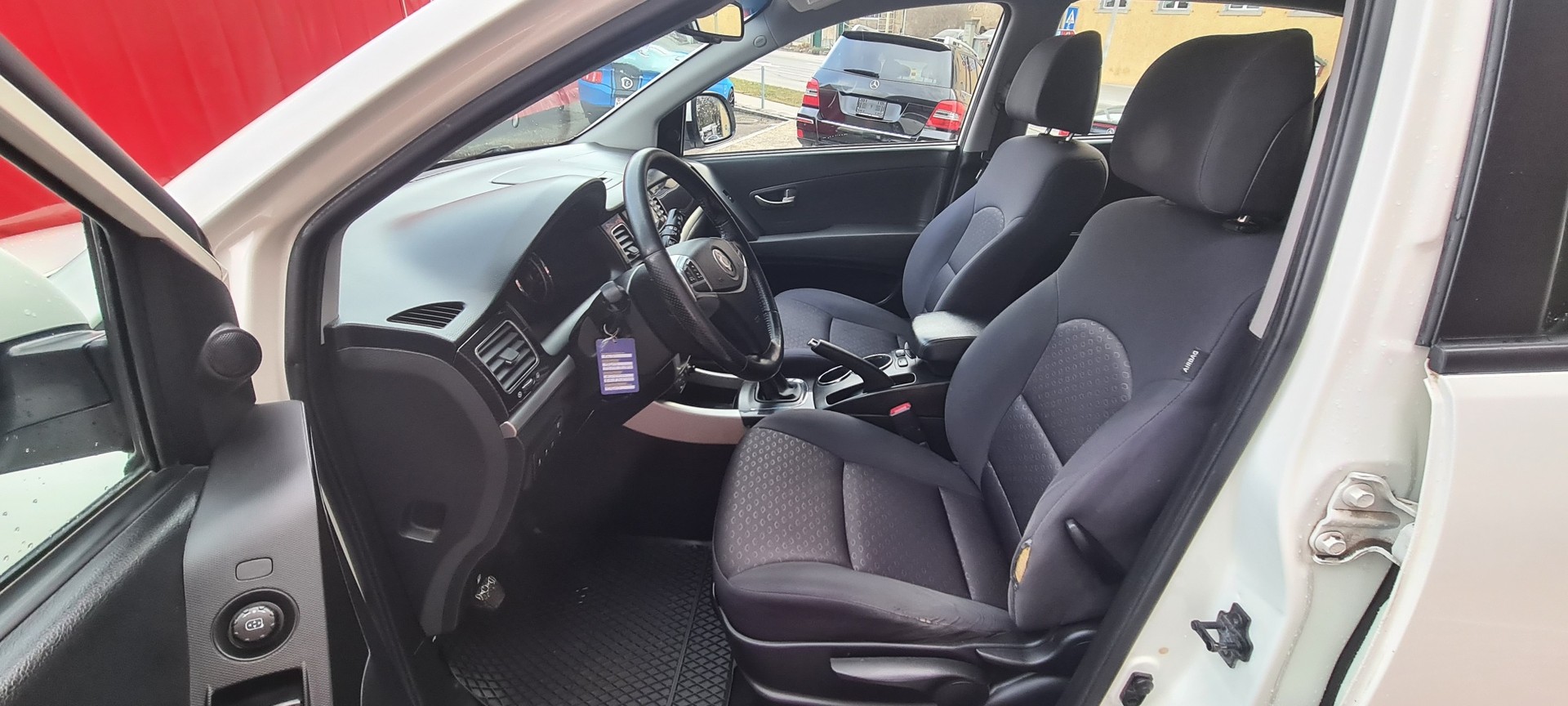 KGM-SsangYong Korando 2.0i Sapphire 4WD-image-15