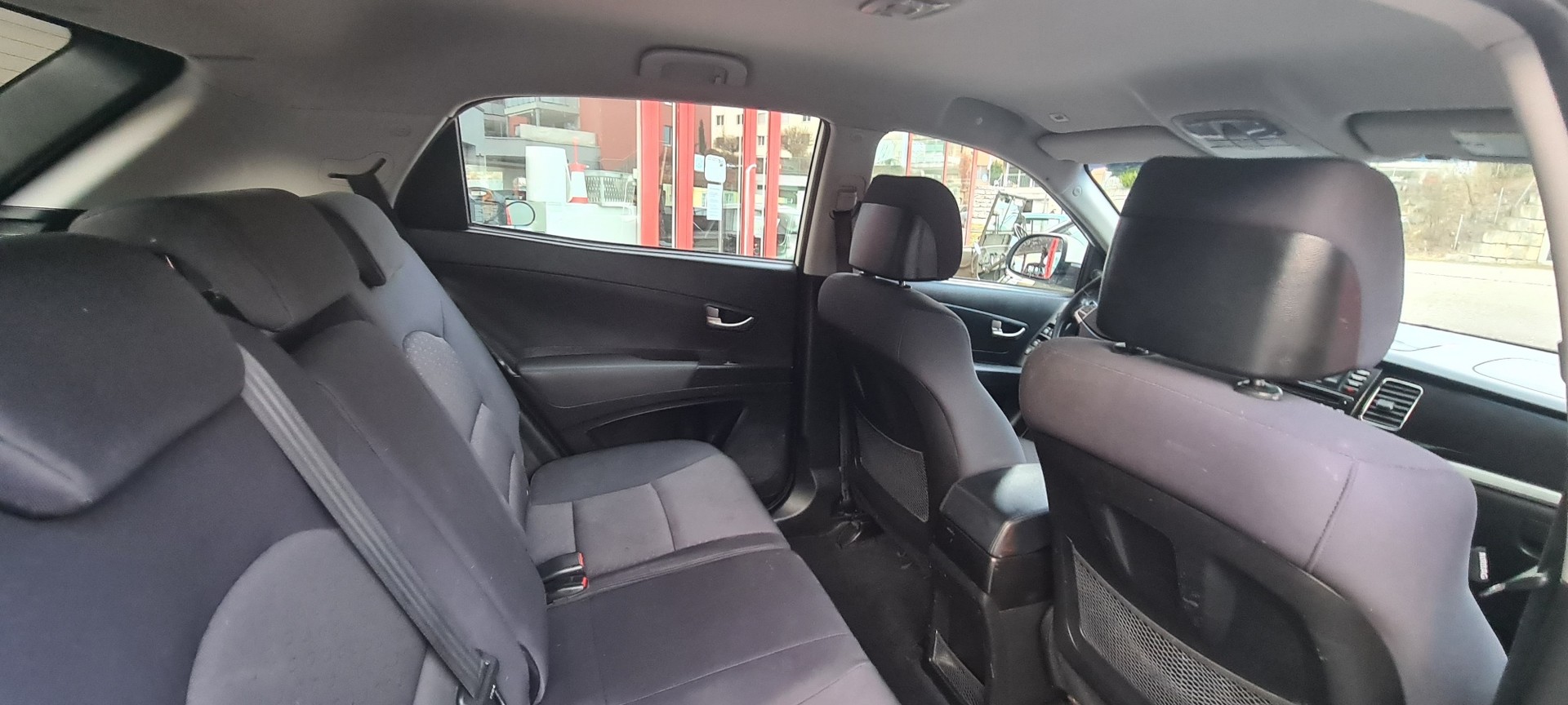 KGM-SsangYong Korando 2.0i Sapphire 4WD-image-9