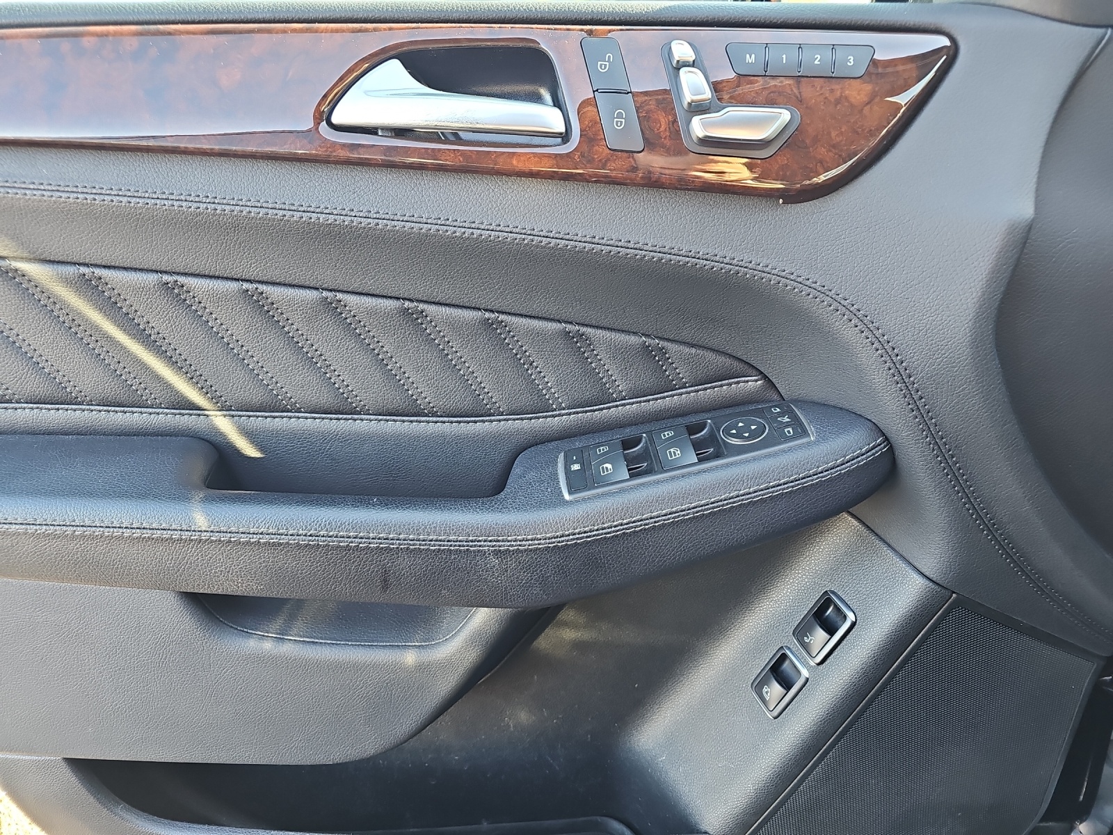 MERCEDES-BENZ GLE 350 d Executive 4Matic 9G-Tronic-image-11