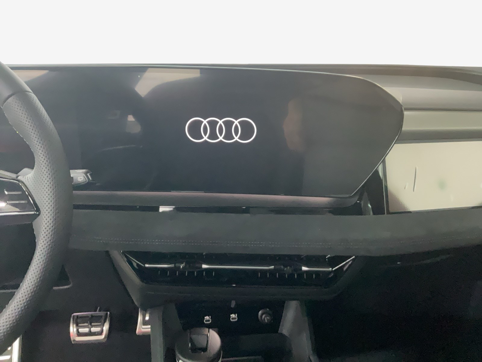 AUDI Q6 e-tron quattro-image-10