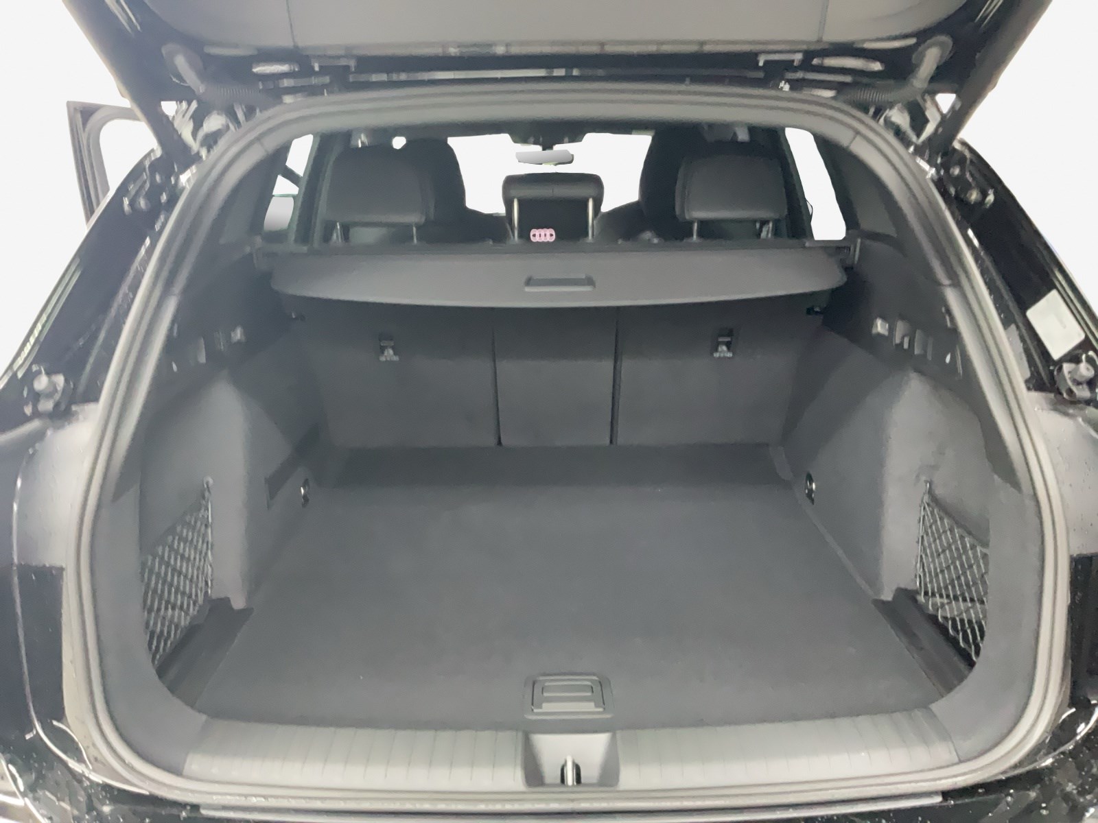 AUDI Q6 e-tron quattro-image-12