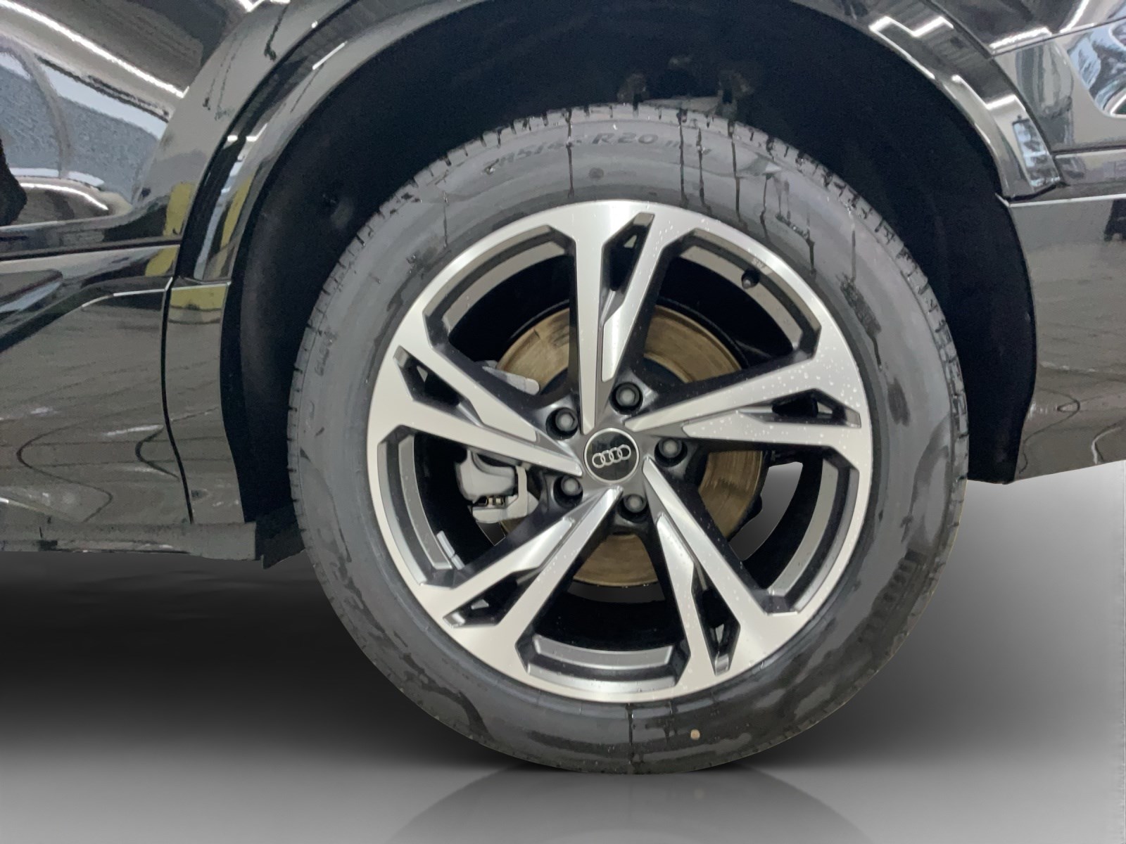 AUDI Q6 e-tron quattro-image-13
