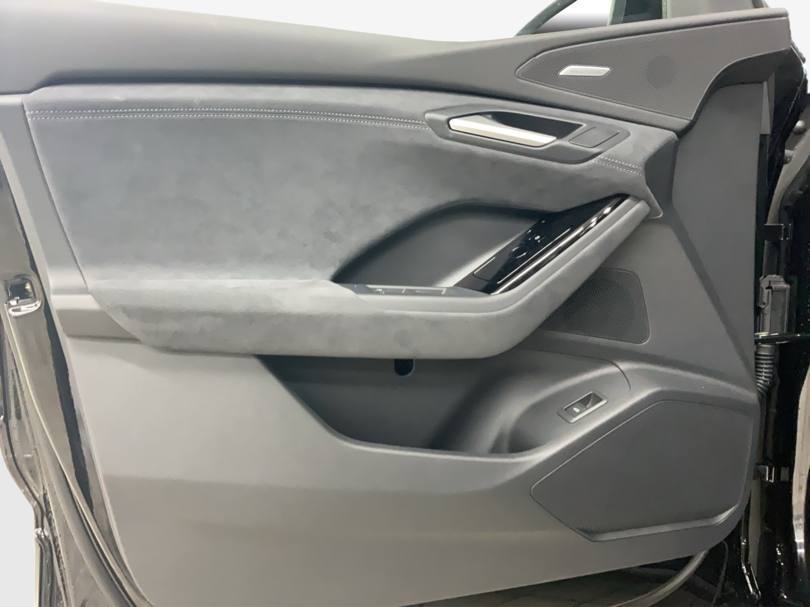 AUDI Q6 e-tron quattro-image-14