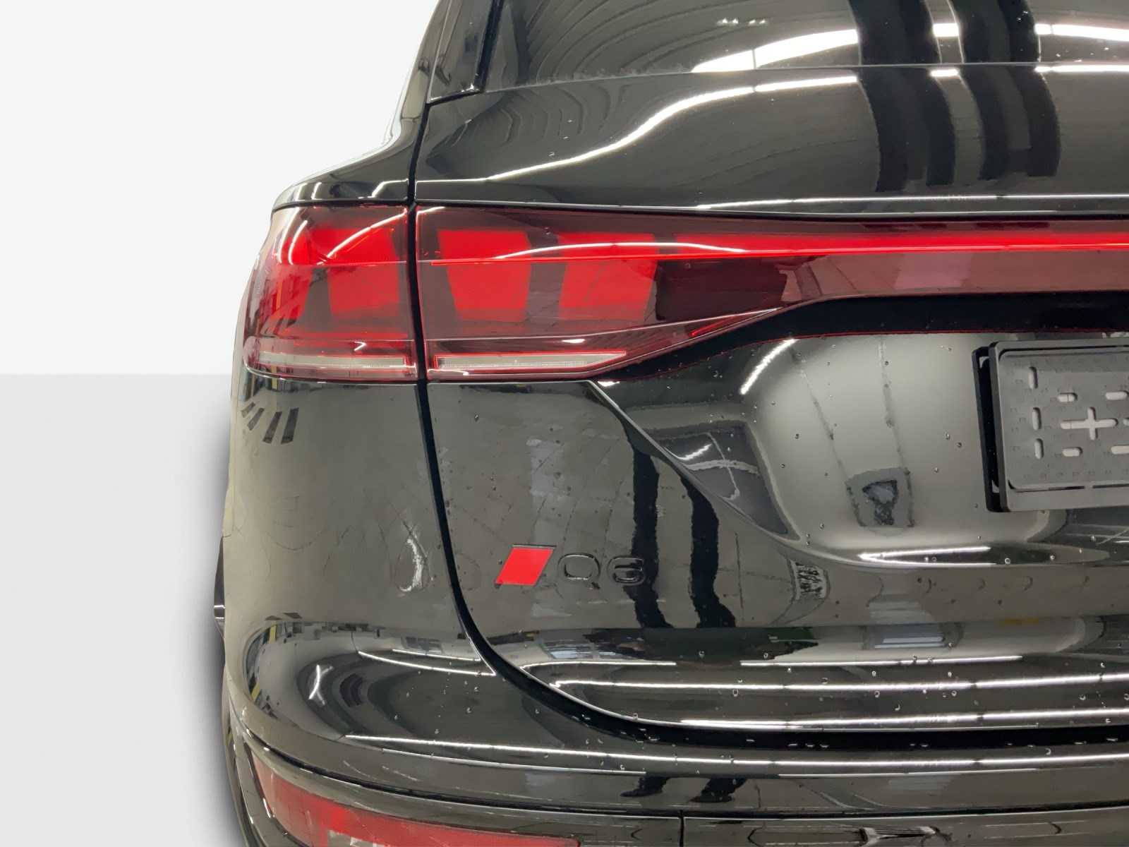 AUDI Q6 e-tron quattro-image-15