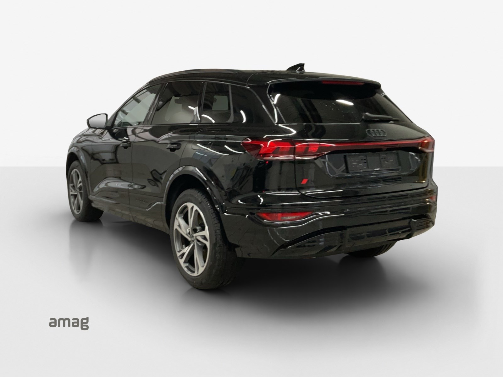 AUDI Q6 e-tron quattro-image-2