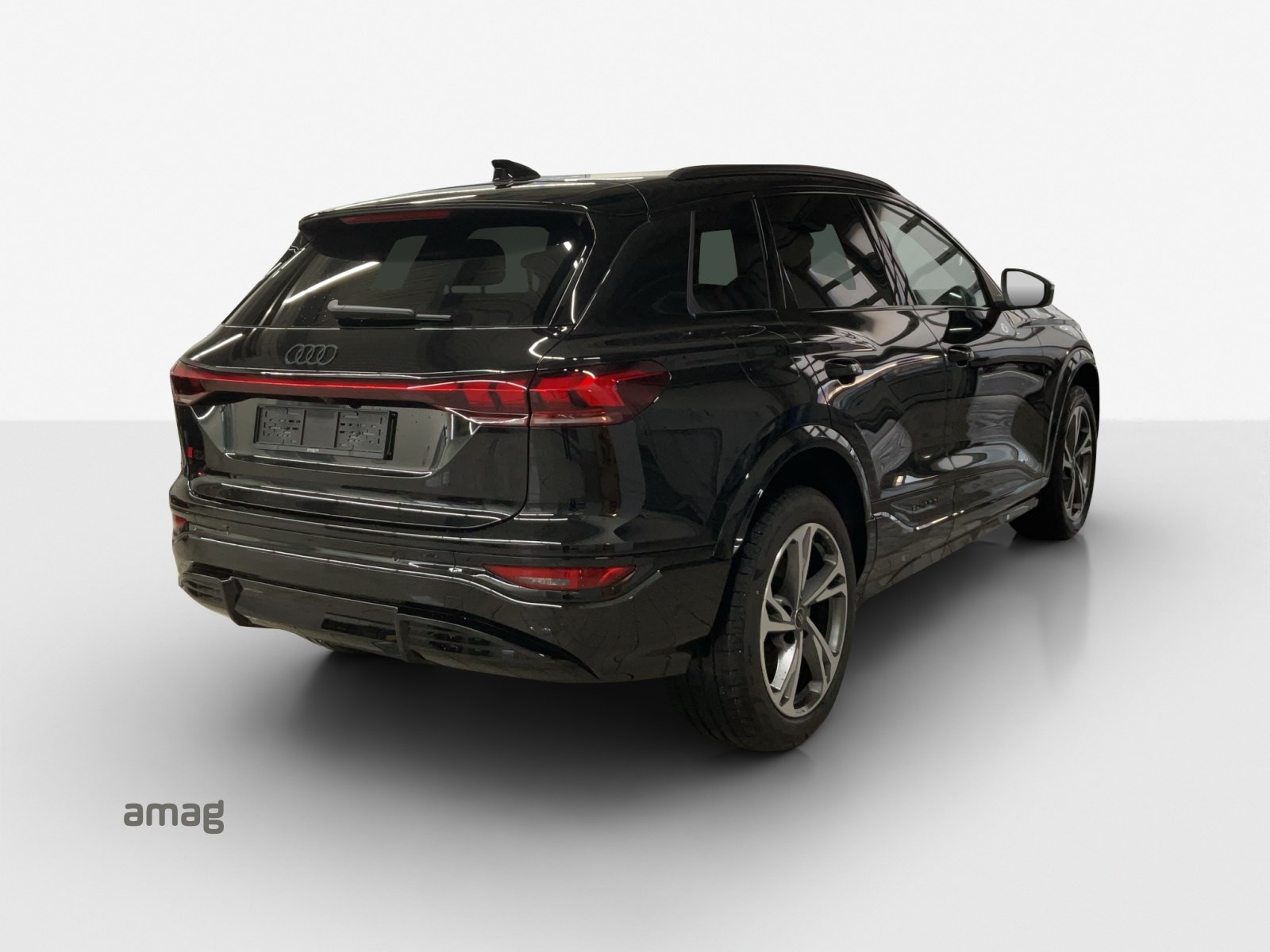 AUDI Q6 e-tron quattro-image-4