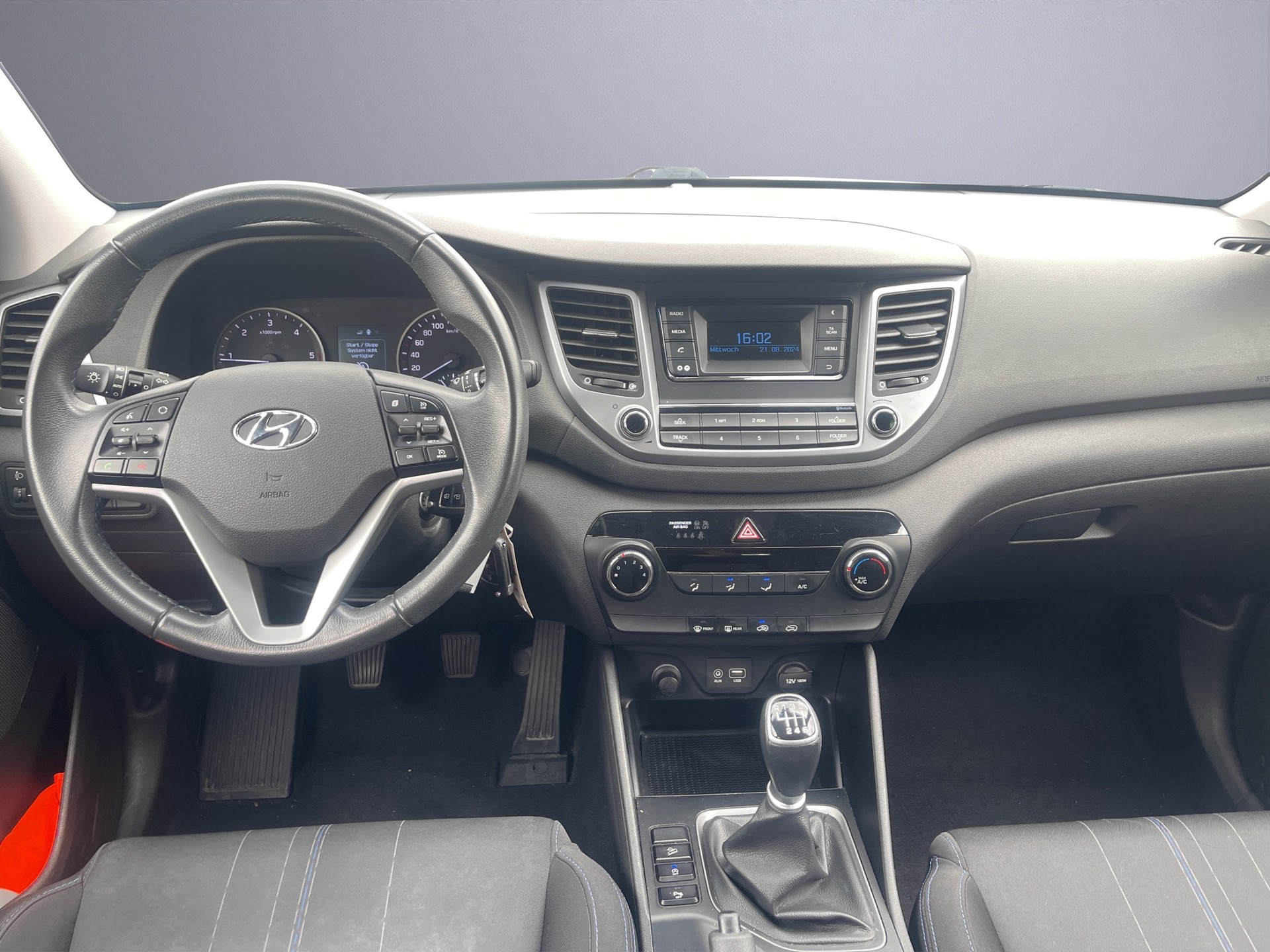 HYUNDAI Tucson 1.7 CRDI Origo 2WD-image-12