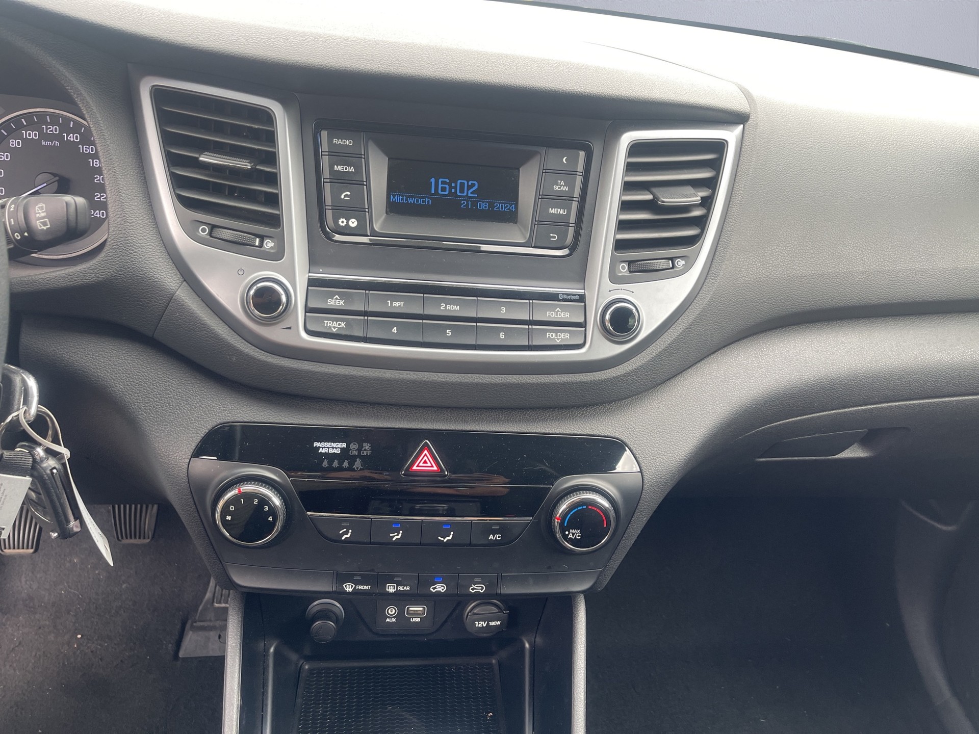 HYUNDAI Tucson 1.7 CRDI Origo 2WD-image-14