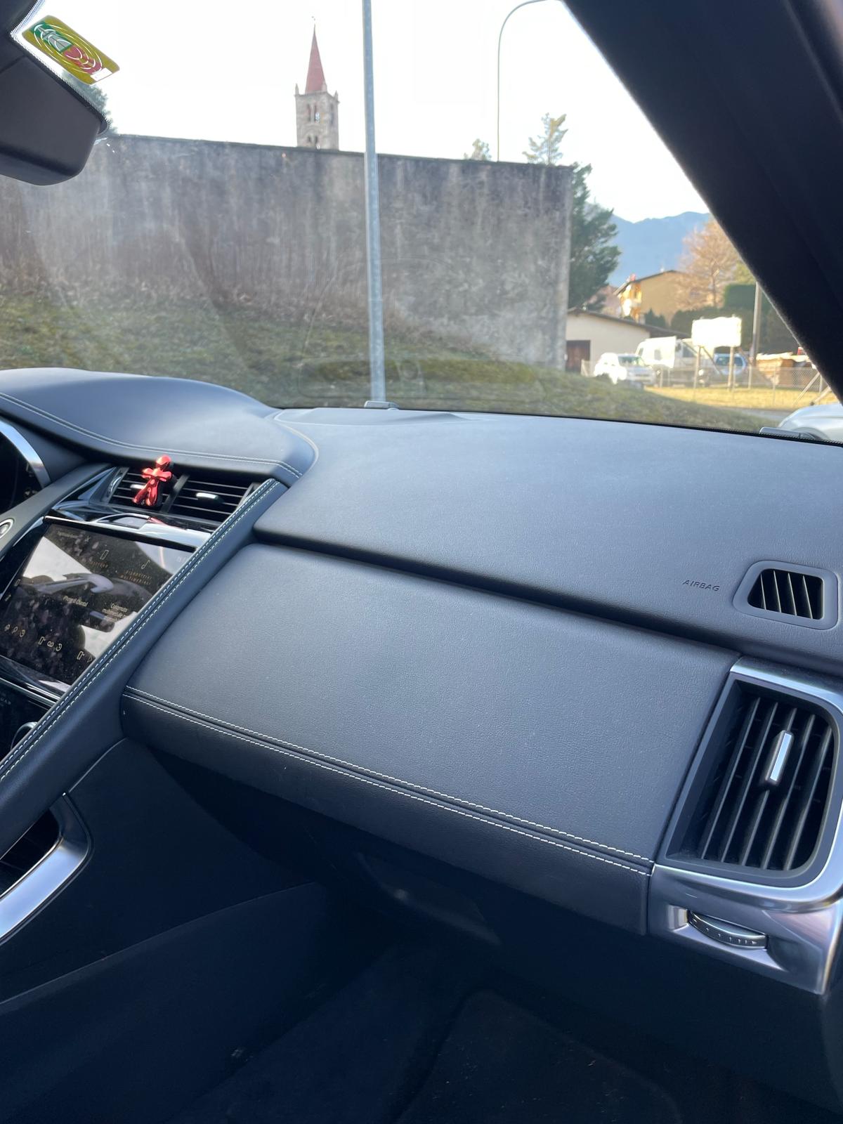 JAGUAR E-Pace 1.5 P300e R-Dynamic AWD S-showroom-element-2