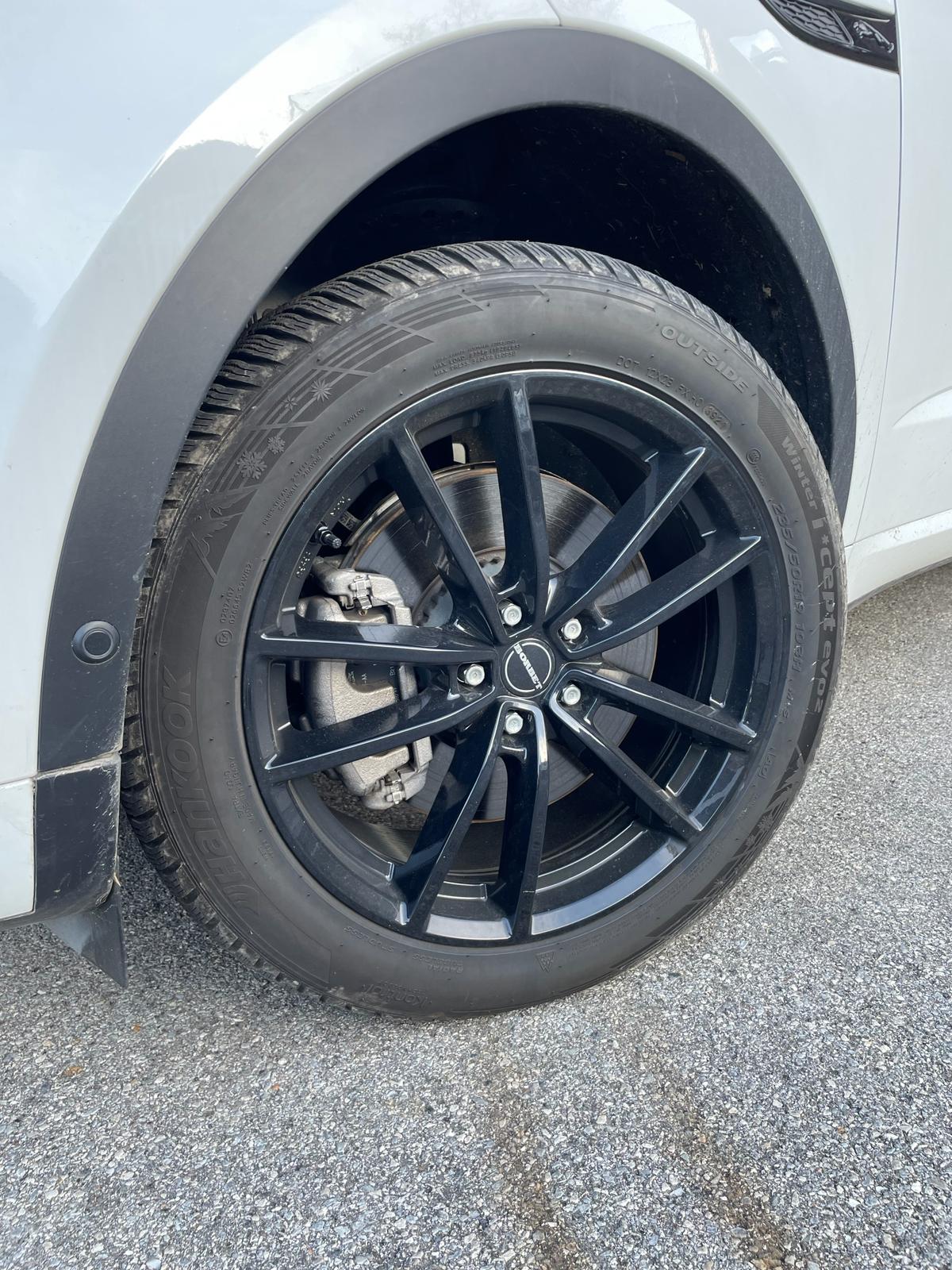 JAGUAR E-Pace 1.5 P300e R-Dynamic AWD S-showroom-element-3