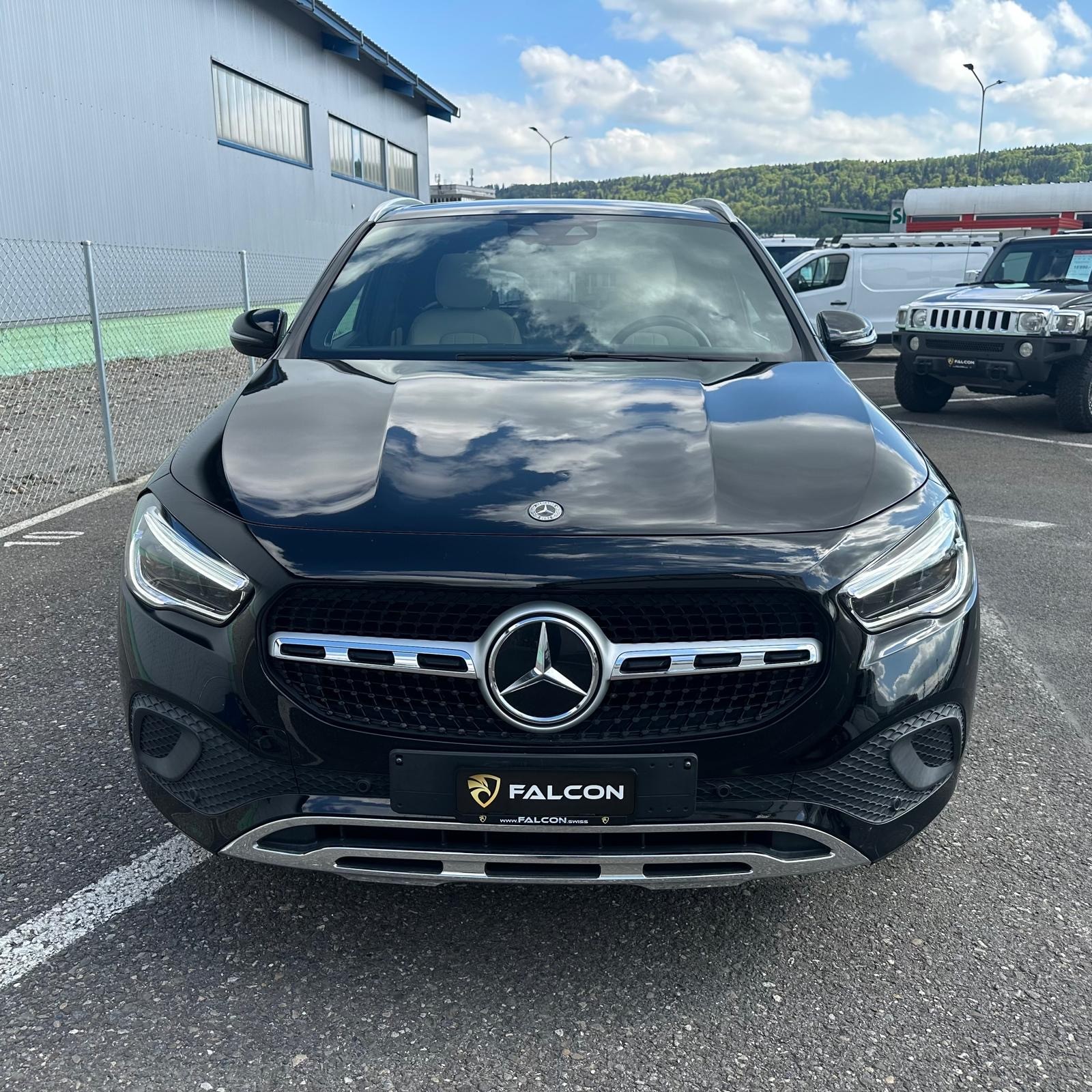 MERCEDES-BENZ GLA 200d 8G-DCT-showroom-element-1