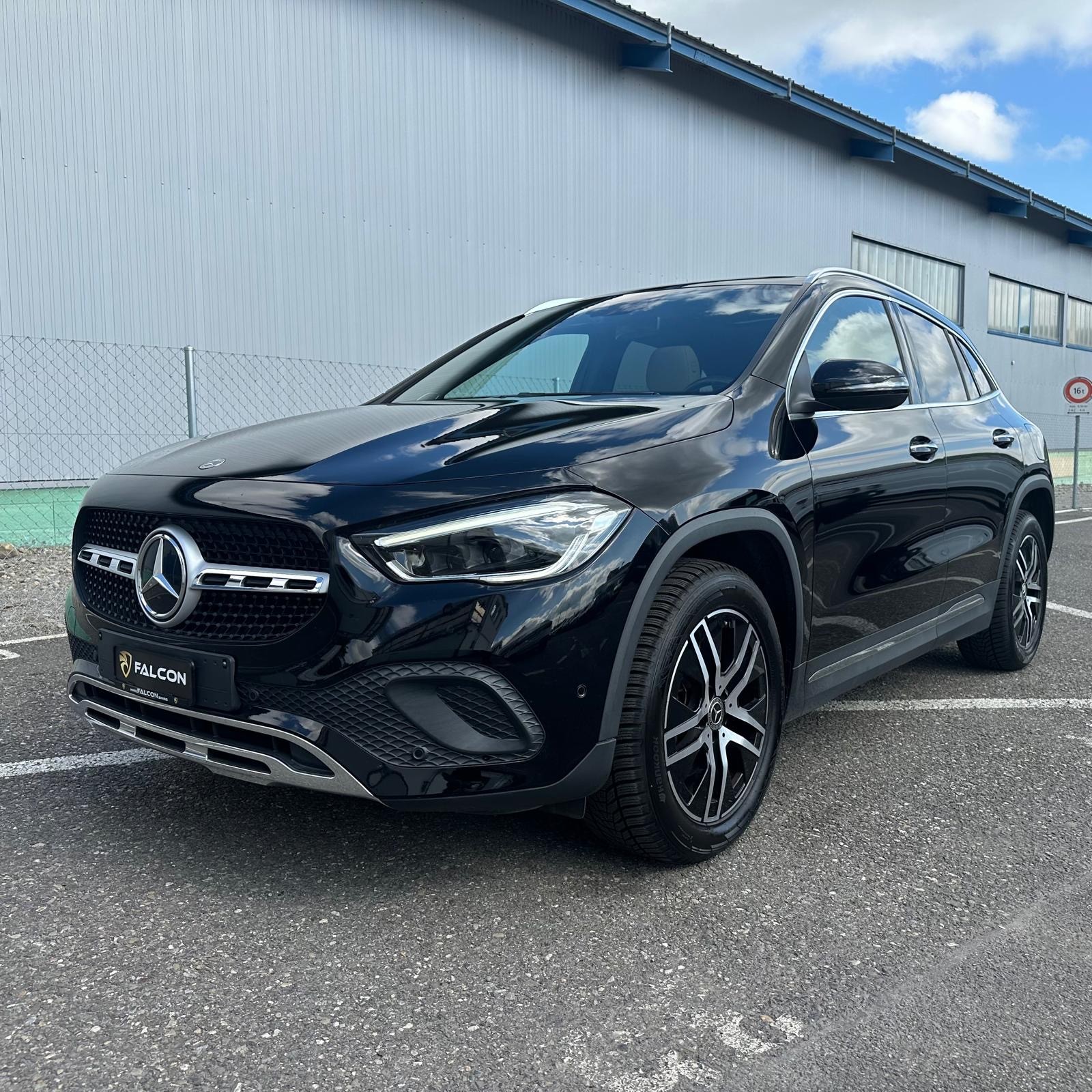 MERCEDES-BENZ GLA 200d 8G-DCT-showroom-element-2