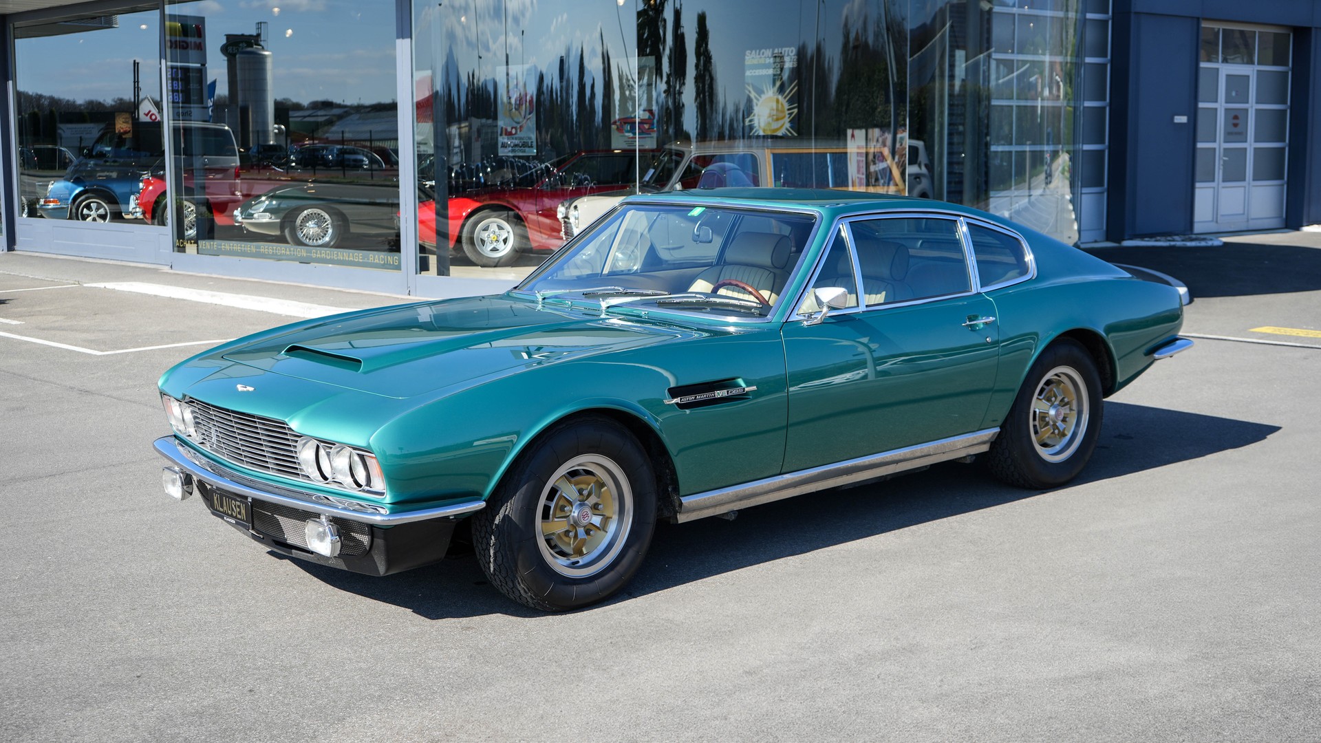 ASTON MARTIN DBS V8-showroom-element-2