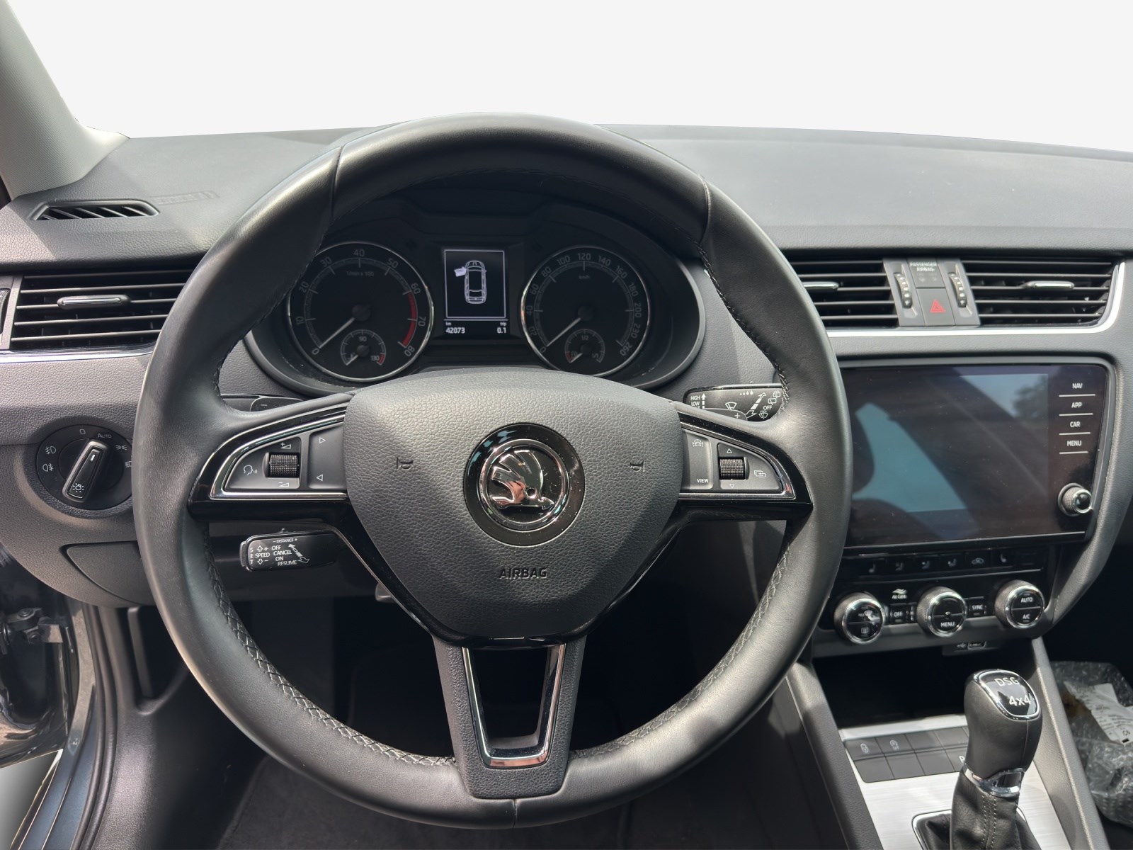 SKODA Octavia Combi 2.0 TSI Ambition 4x4 DSG-image-9