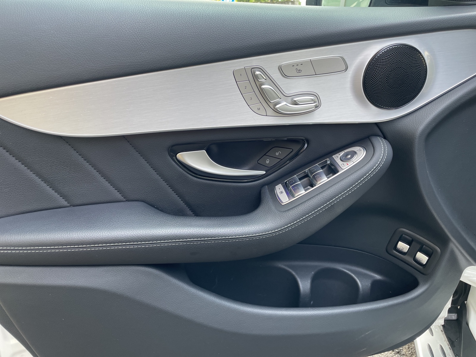 Image MERCEDES-BENZ GLC-300 GLC 300 e AMG Line 4Matic 9G-Tronic