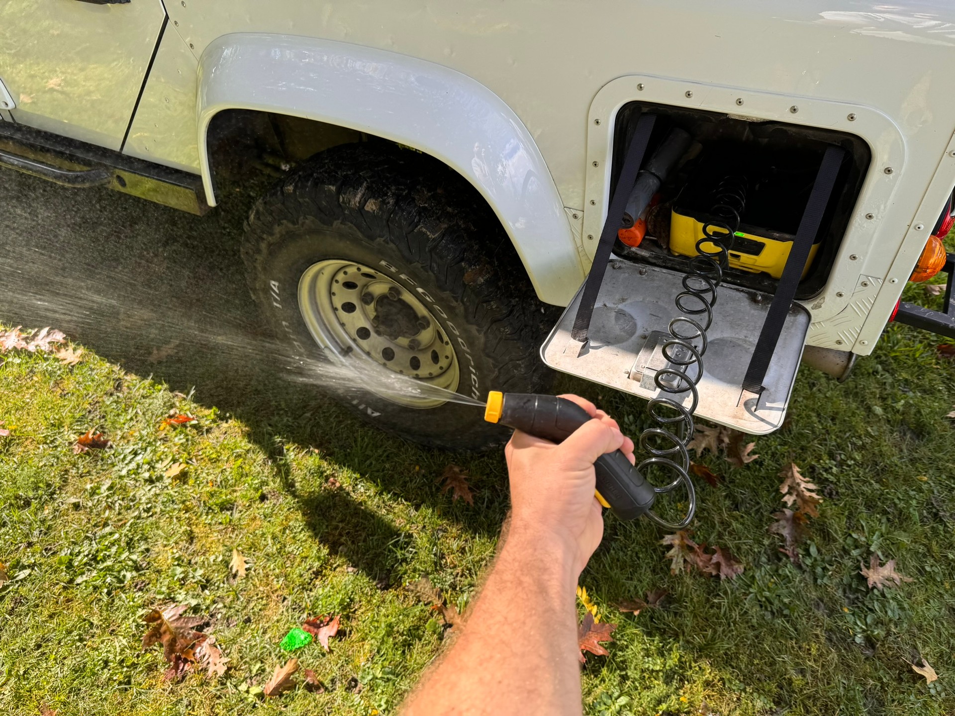 LAND ROVER Defender 110 2.4 Td4 Station Wagon-image-11