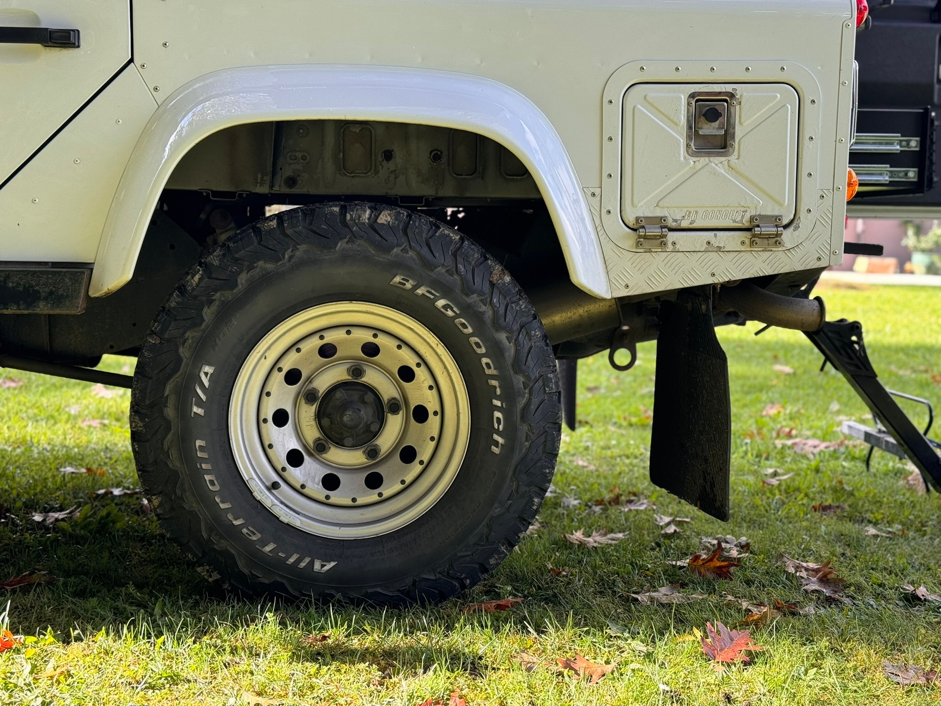 LAND ROVER Defender 110 2.4 Td4 Station Wagon-image-10