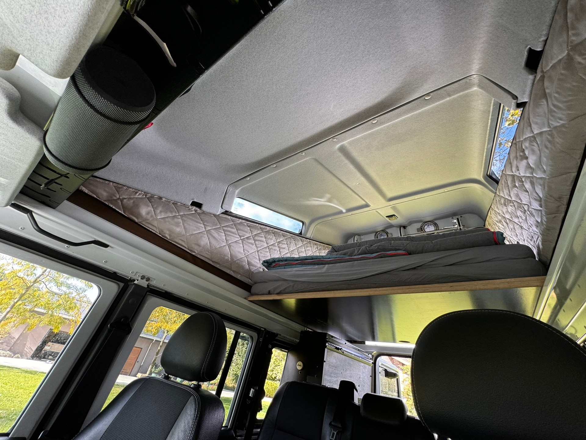 LAND ROVER Defender 110 2.4 Td4 Station Wagon-image-6