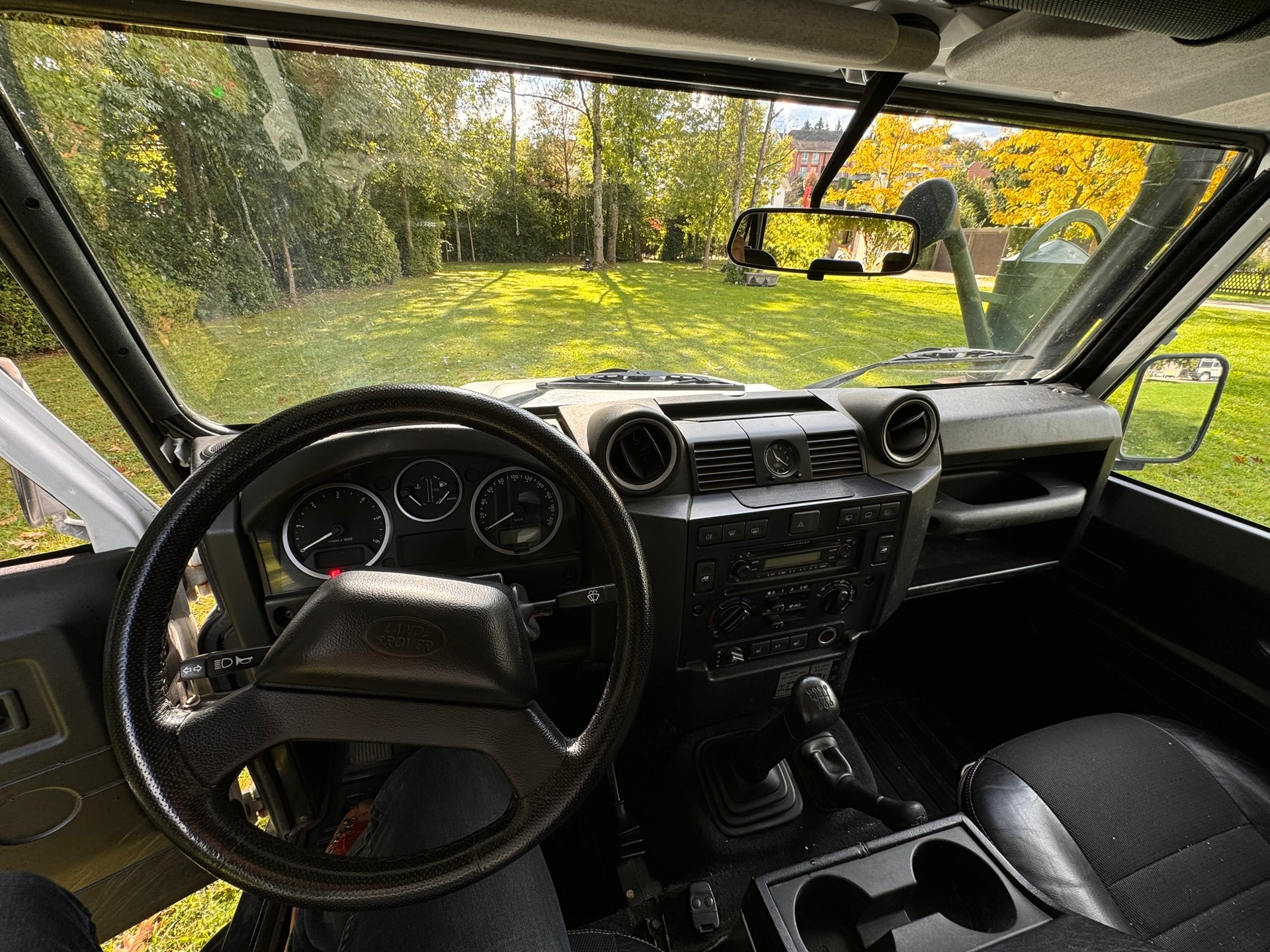 LAND ROVER Defender 110 2.4 Td4 Station Wagon-image-8