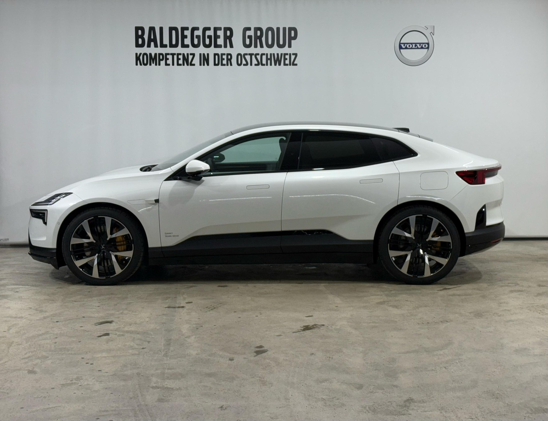 POLESTAR 4 Long Range Dual Motor-showroom-element-1
