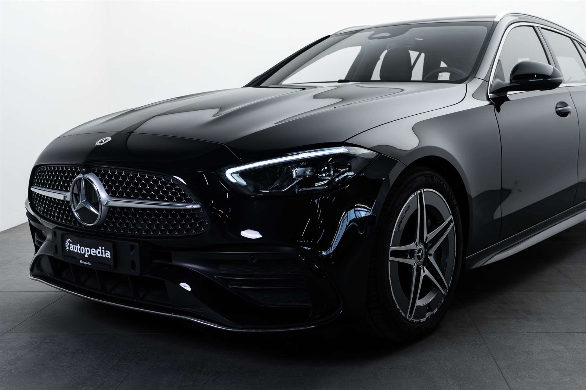 MERCEDES-BENZ C 220 d T new AMG-Line 200PS Aut.-showroom-element-1
