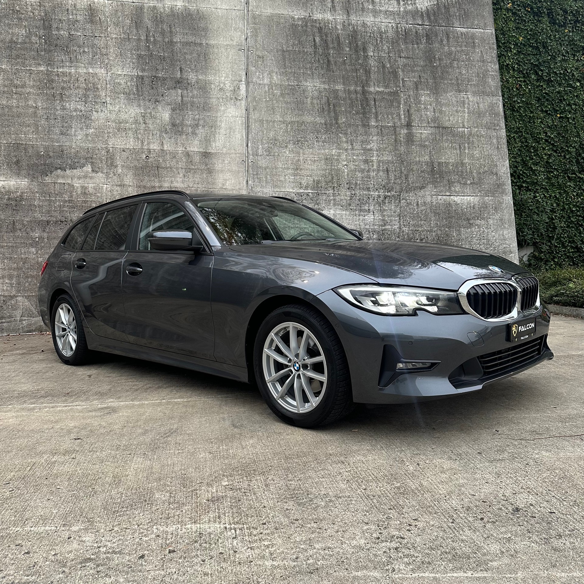 BMW 320d xDrive 48V Touring Steptronic-showroom-element-2