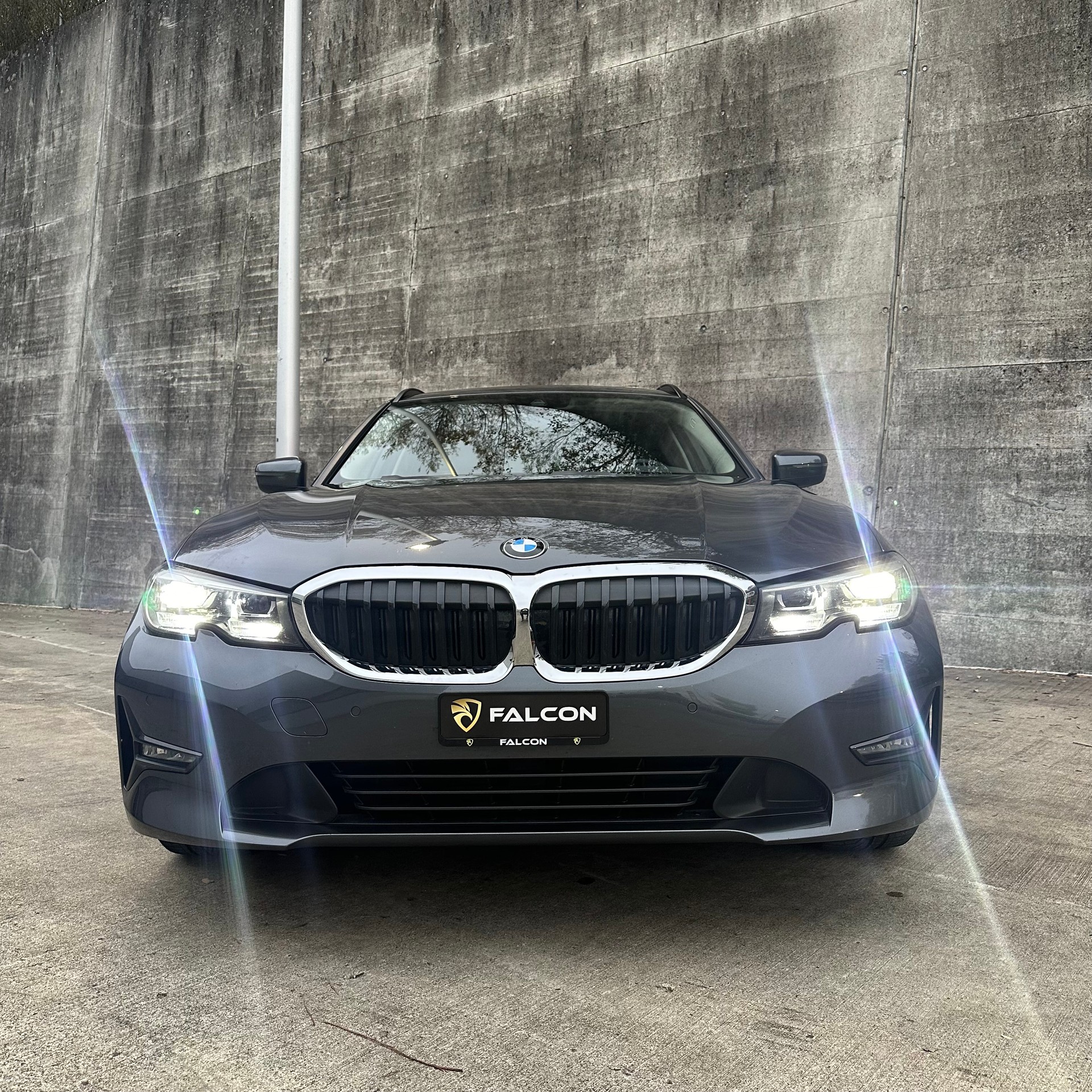 BMW 320d xDrive 48V Touring Steptronic-showroom-element-1
