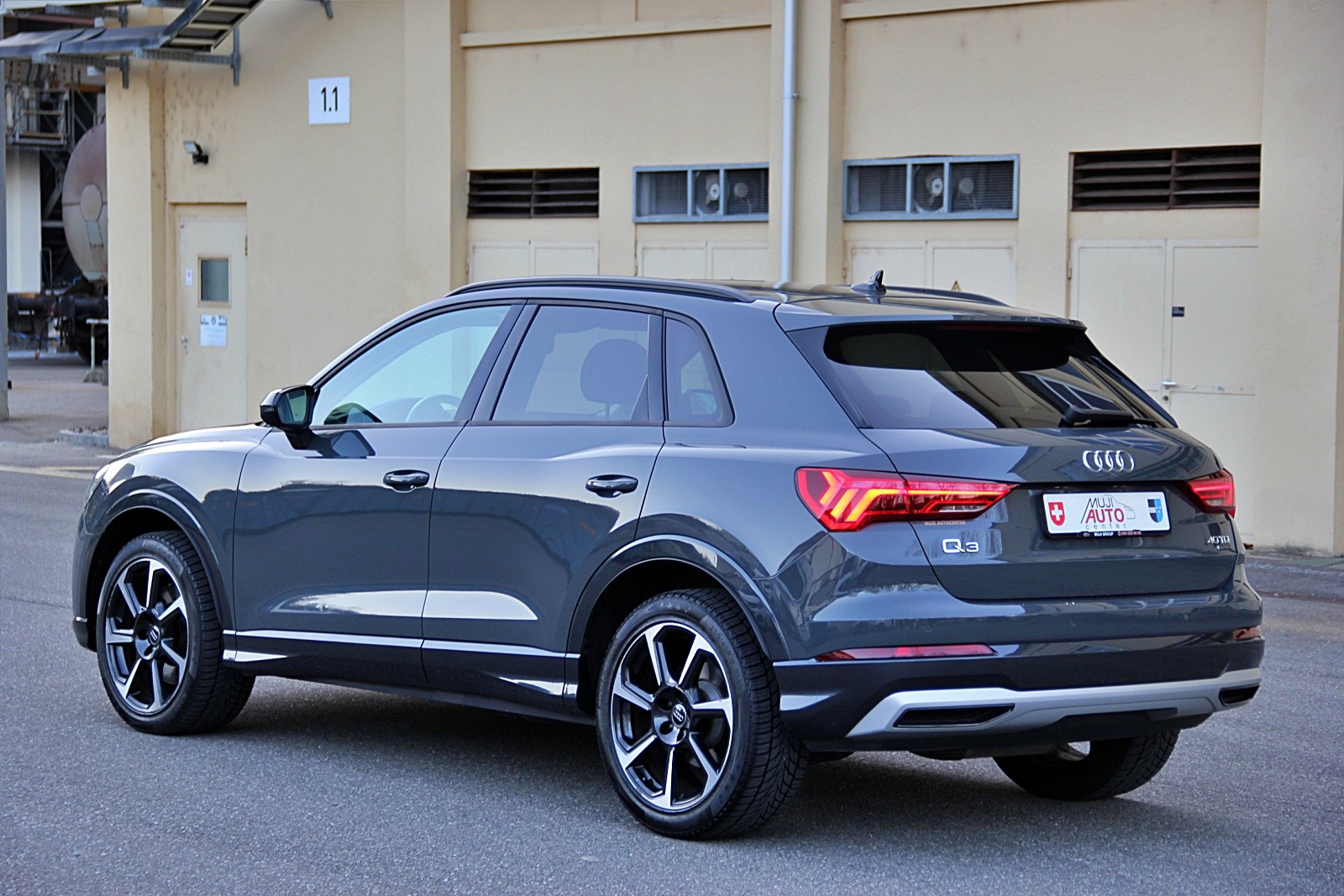 AUDI Q3 40 TDI advanced quattro S-tronic-showroom-element-2