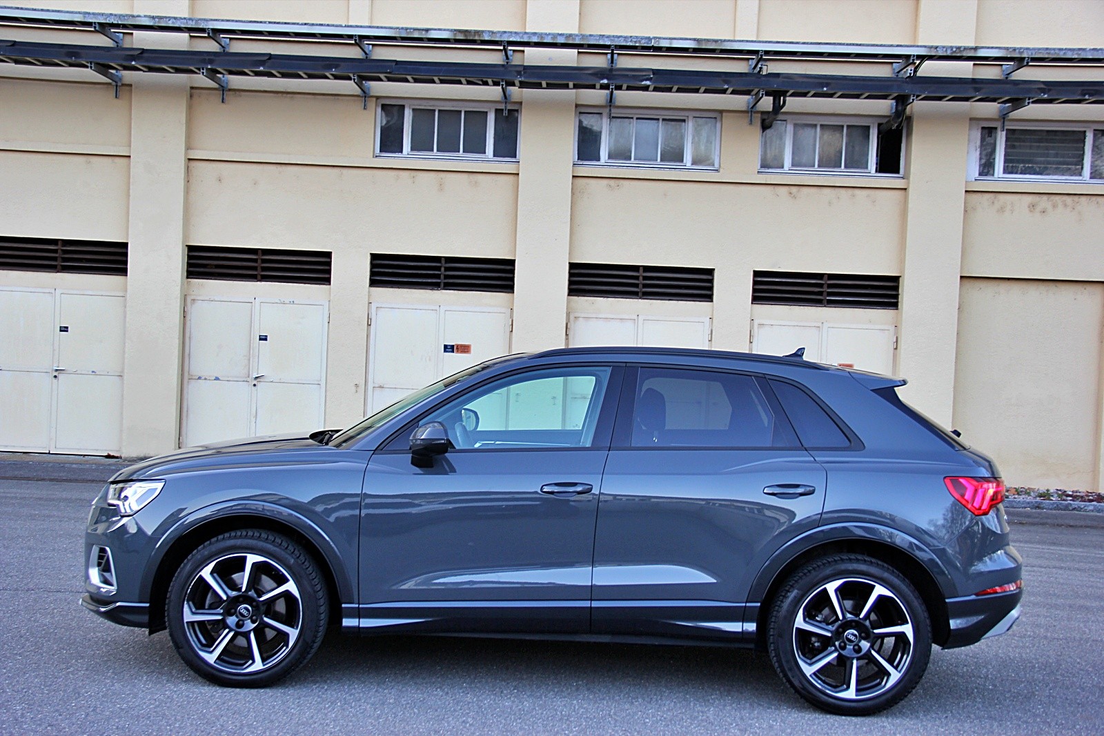 AUDI Q3 40 TDI advanced quattro S-tronic-showroom-element-1