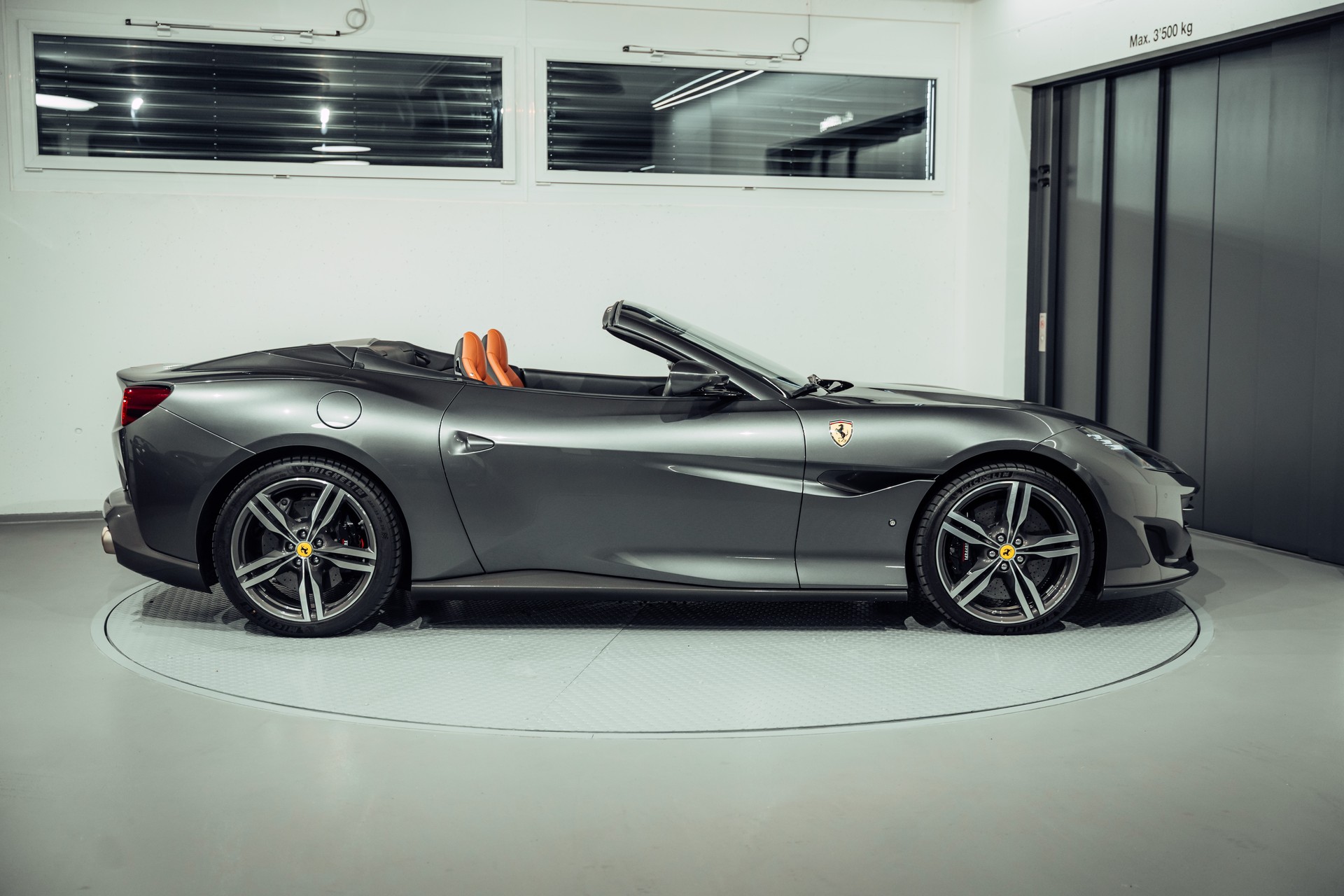 FERRARI Portofino 3.9 V8 T-showroom-element-3
