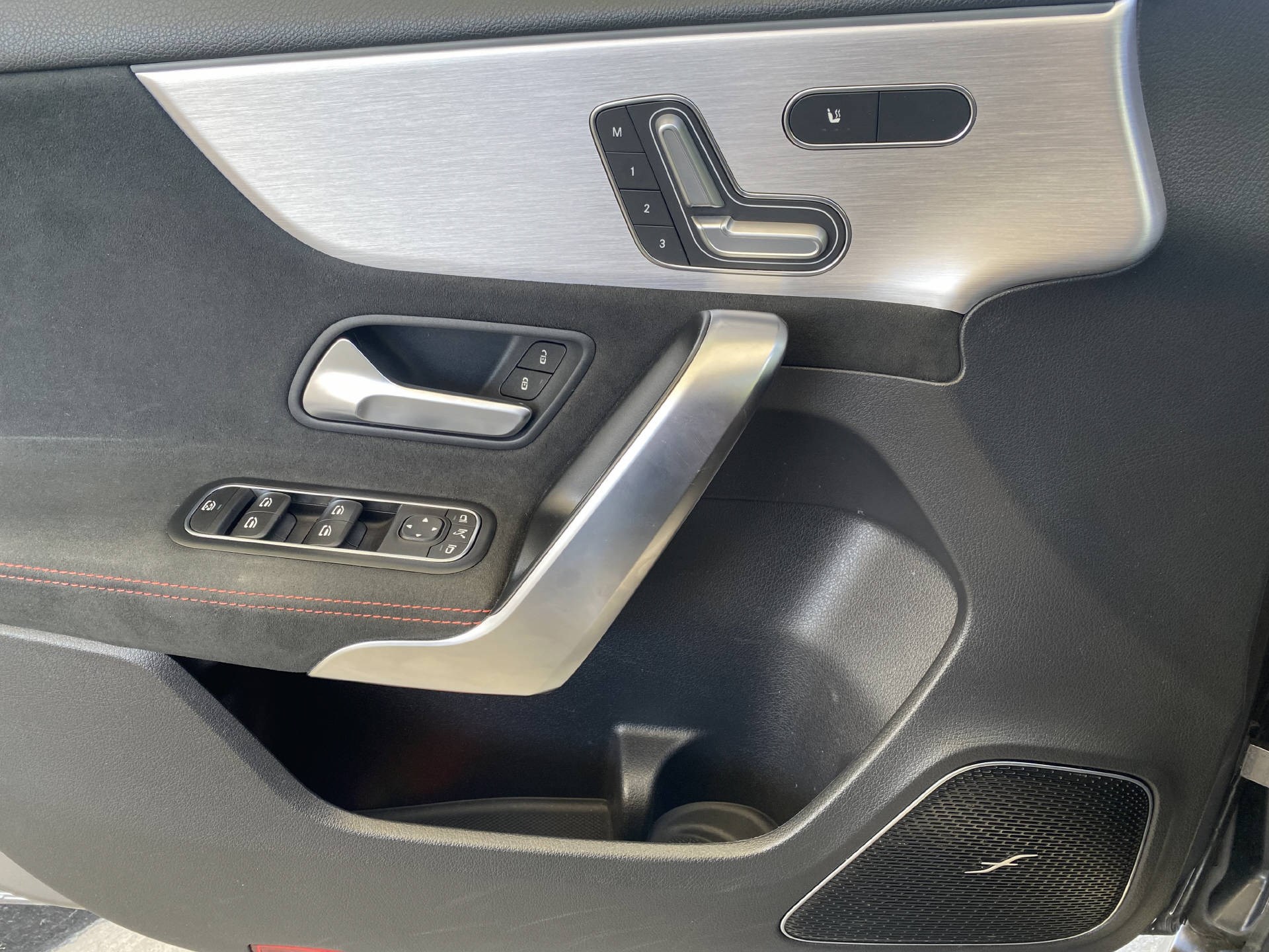MERCEDES-BENZ A 35 AMG 4matic-image-11