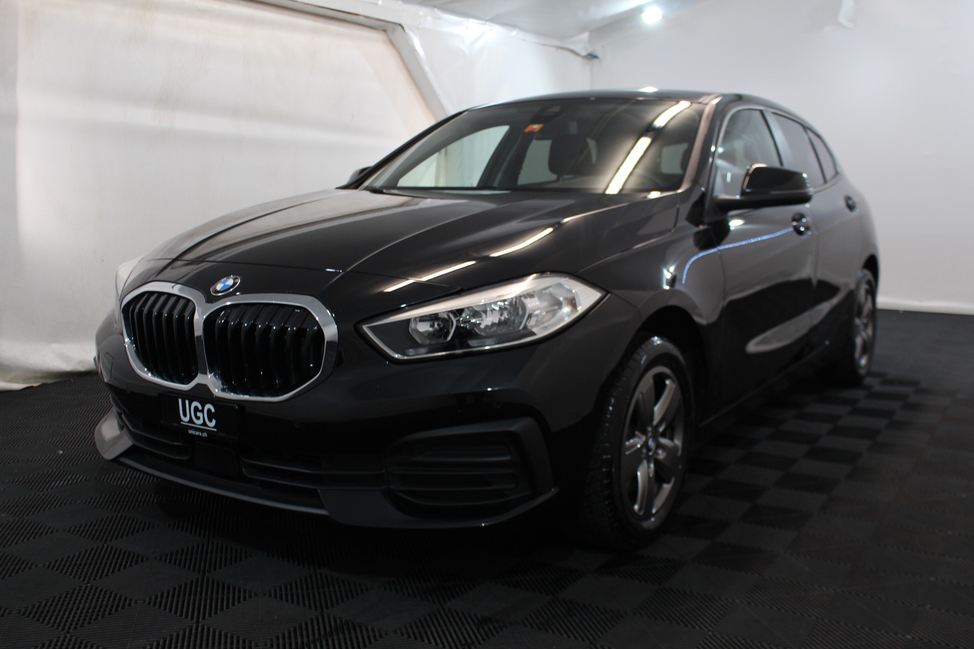 BMW 116d Steptronic-showroom-element-2