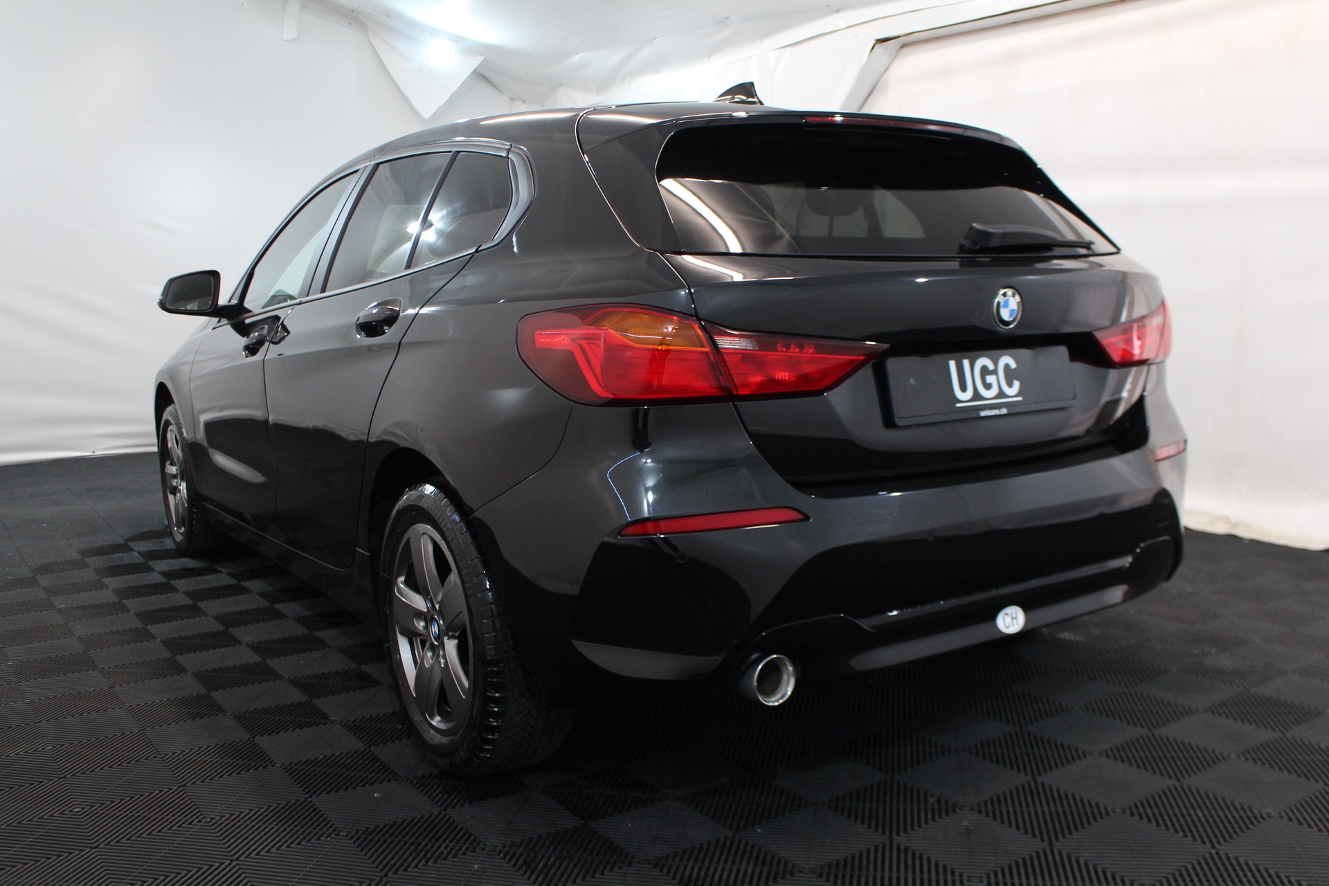 BMW 116d Steptronic-showroom-element-3