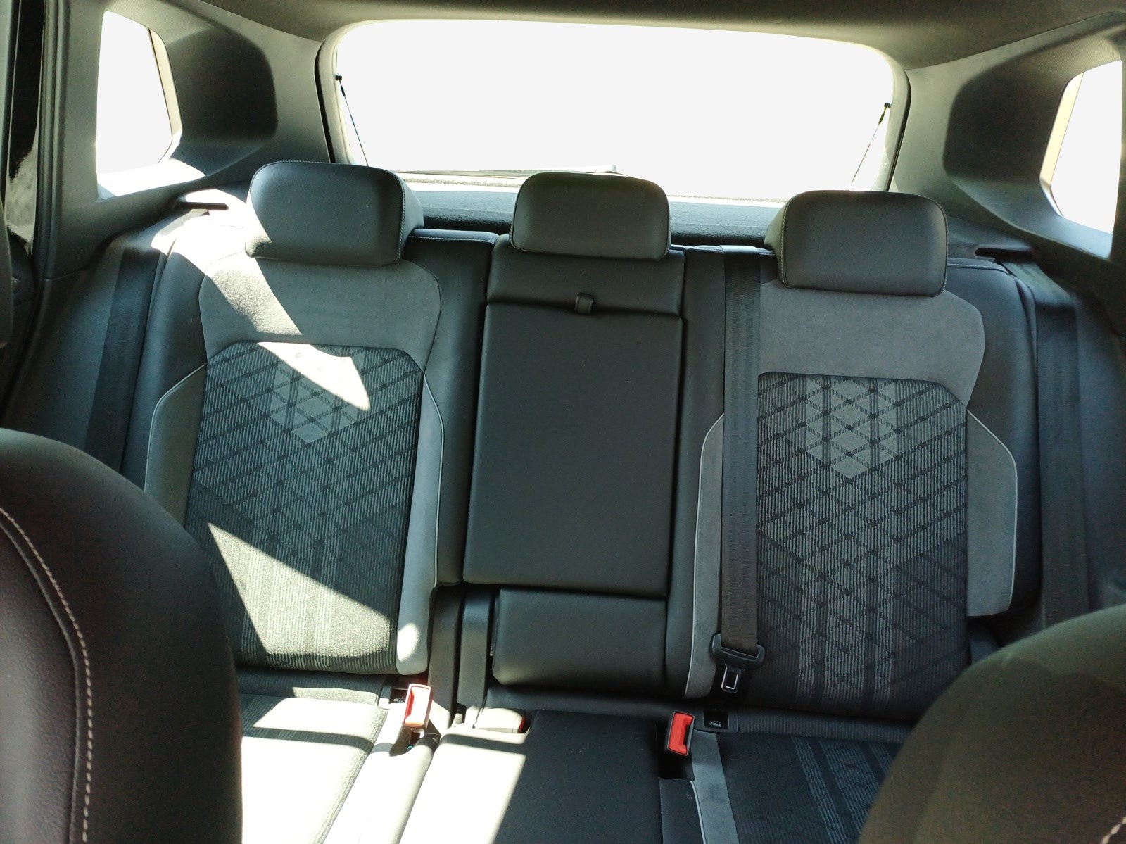 VW Tiguan 2.0 TDI SCR R-Line 4Motion DSG-image-11