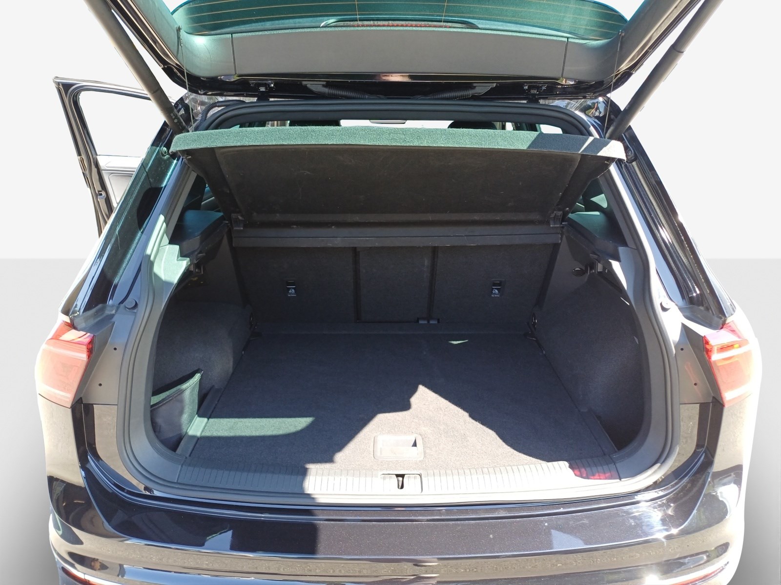 VW Tiguan 2.0 TDI SCR R-Line 4Motion DSG-image-12