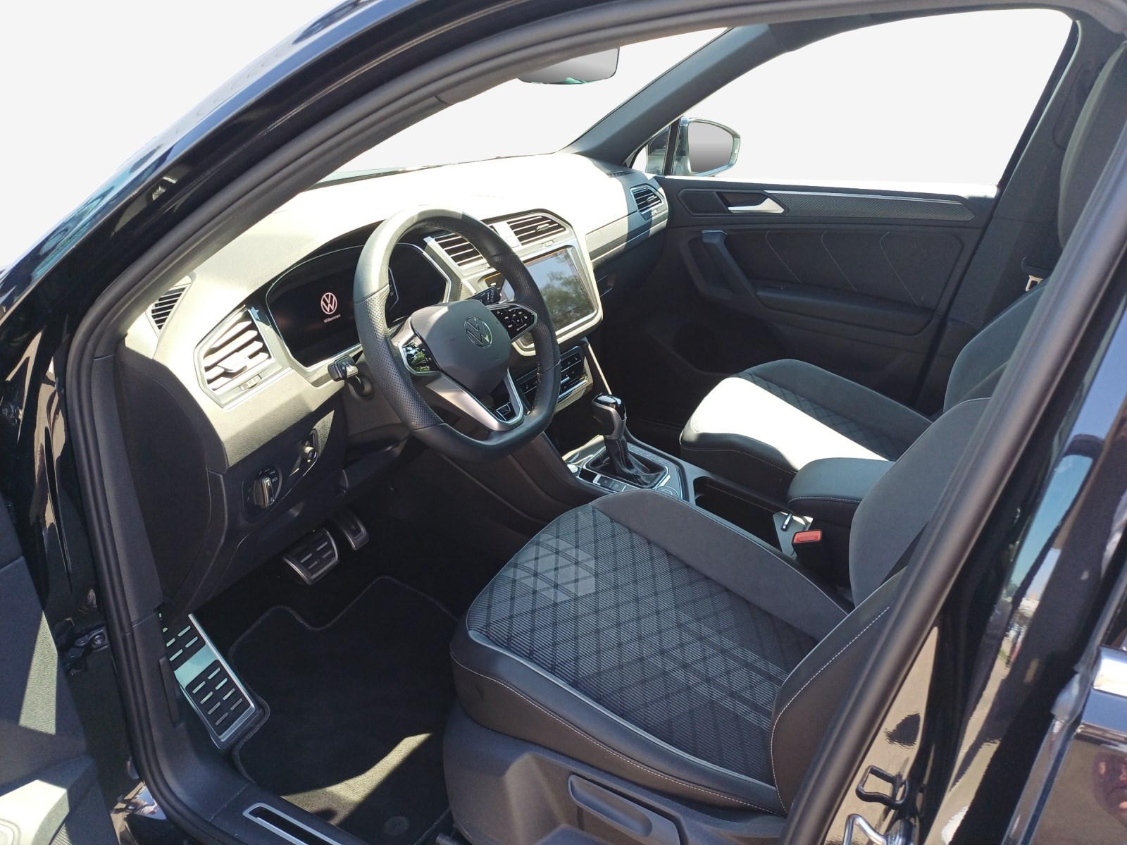 VW Tiguan 2.0 TDI SCR R-Line 4Motion DSG-image-7