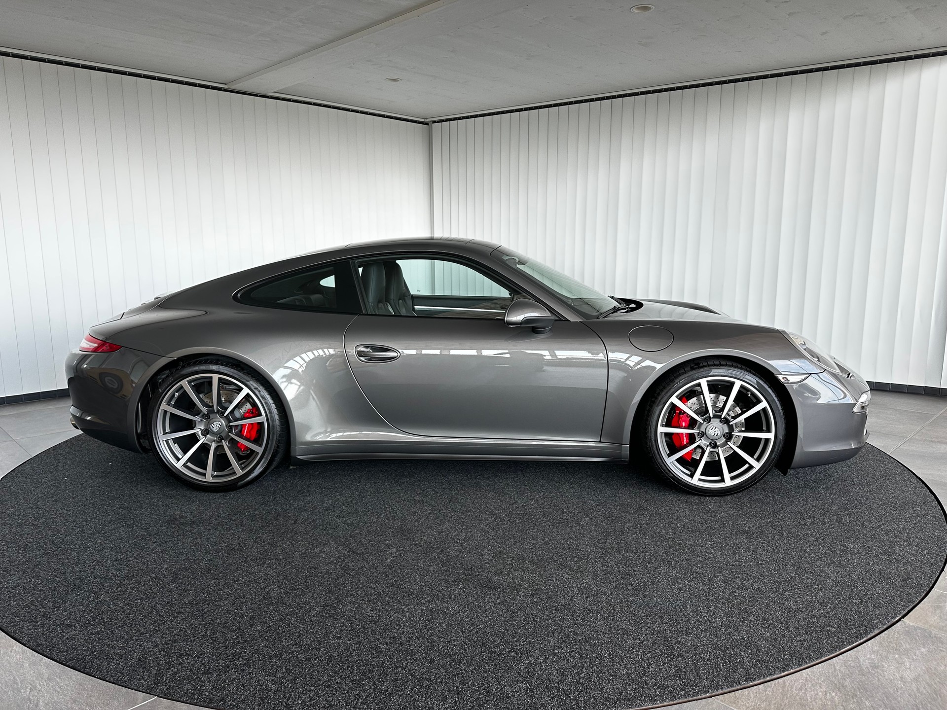 PORSCHE 911 Carrera 4S-showroom-element-3
