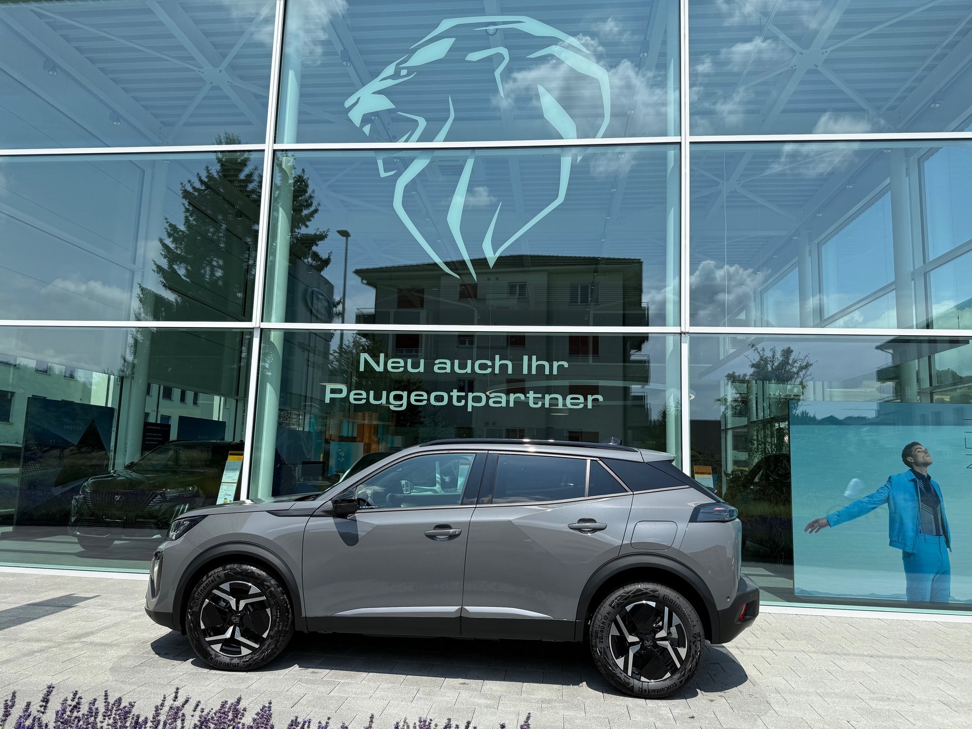 PEUGEOT 2008 1.2 136 MHEV Allure Premium