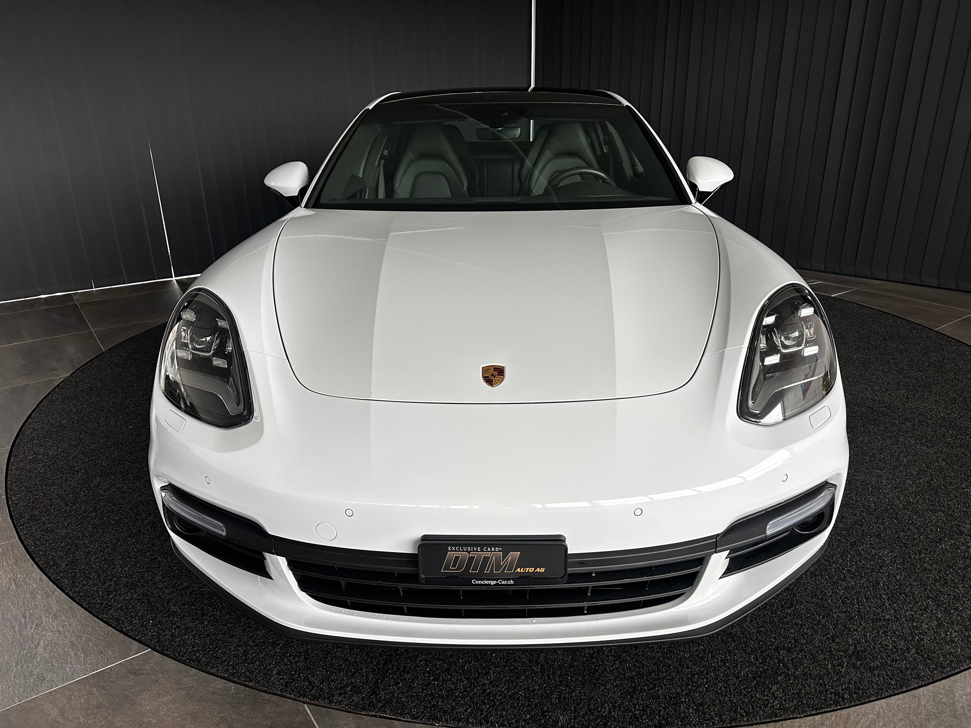 PORSCHE Panamera 4S-showroom-element-1