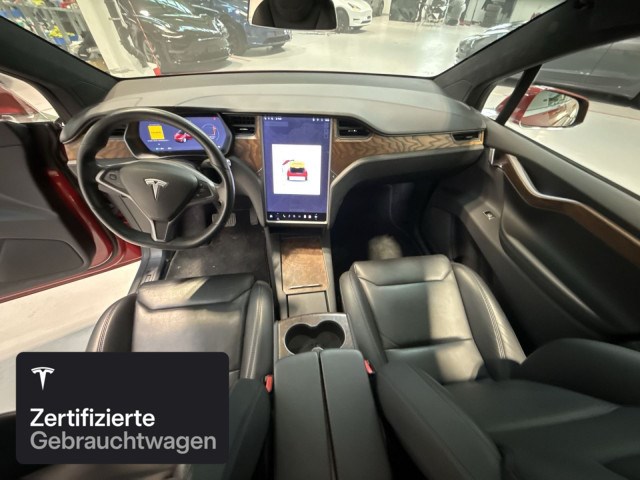 TESLA Model X Long Range AWD-showroom-element-1
