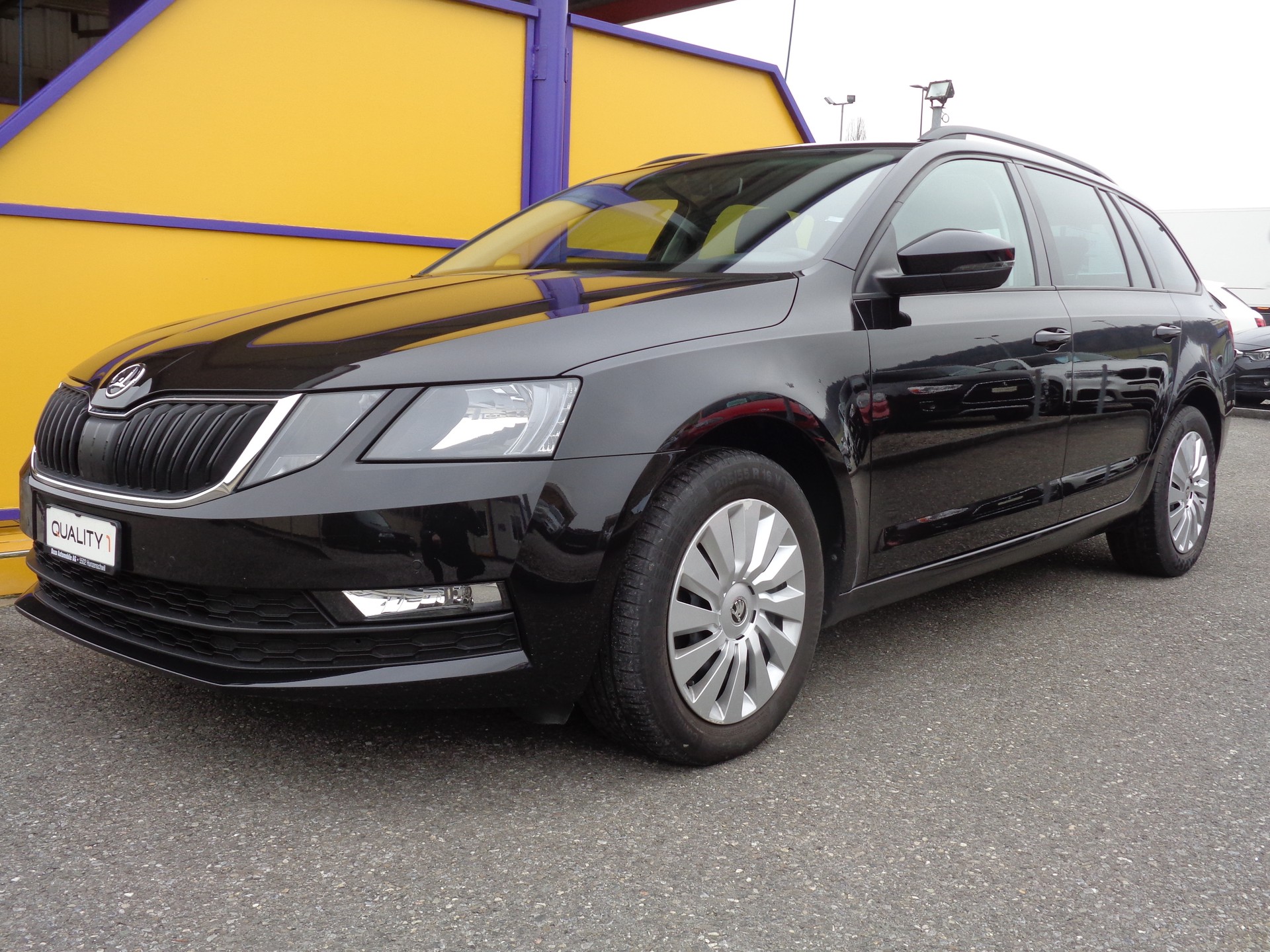 SKODA Octavia Combi 2.0 TDI Ambition DSG-showroom-element-1