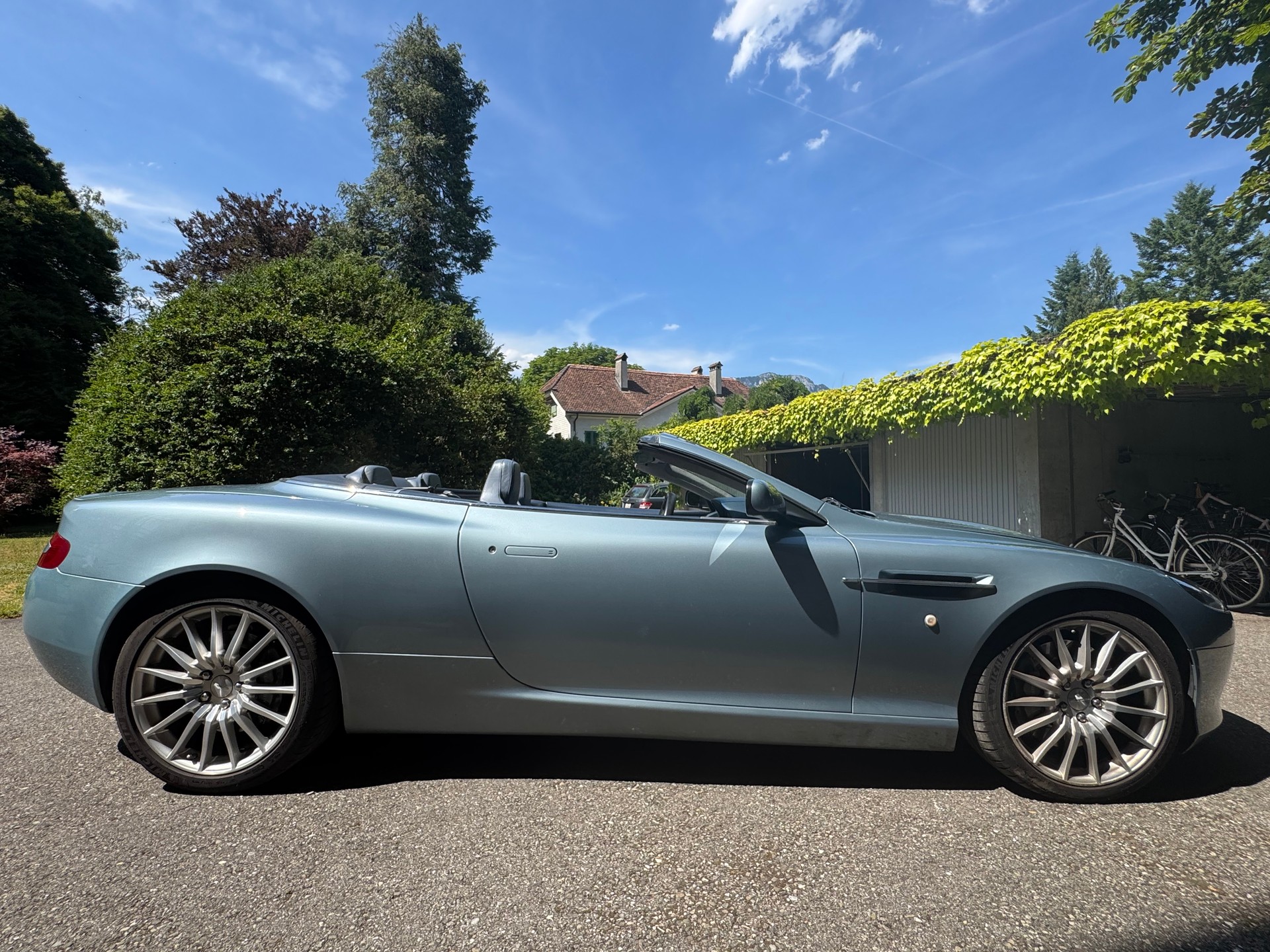 ASTON MARTIN DB9 - Sehr schöne und seltene Farbkombination-image-5