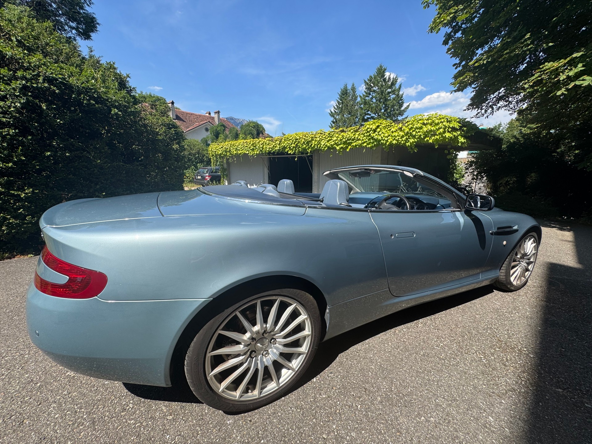 ASTON MARTIN DB9 - Sehr schöne und seltene Farbkombination-image-9